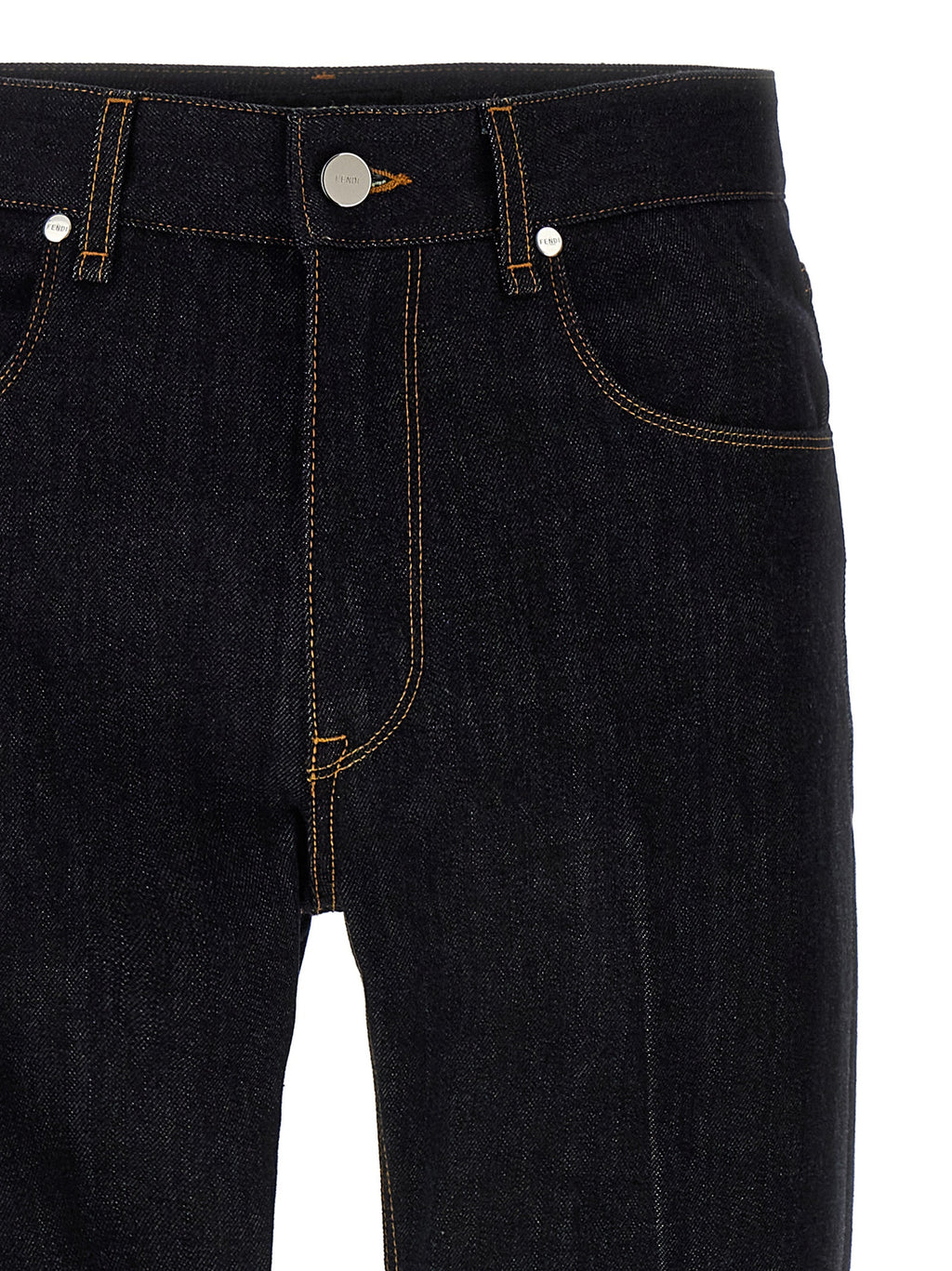 Jeans Fendi en coton bleu à coupe droite, détails visibles sur la matière et la finition, style casual et élégant.