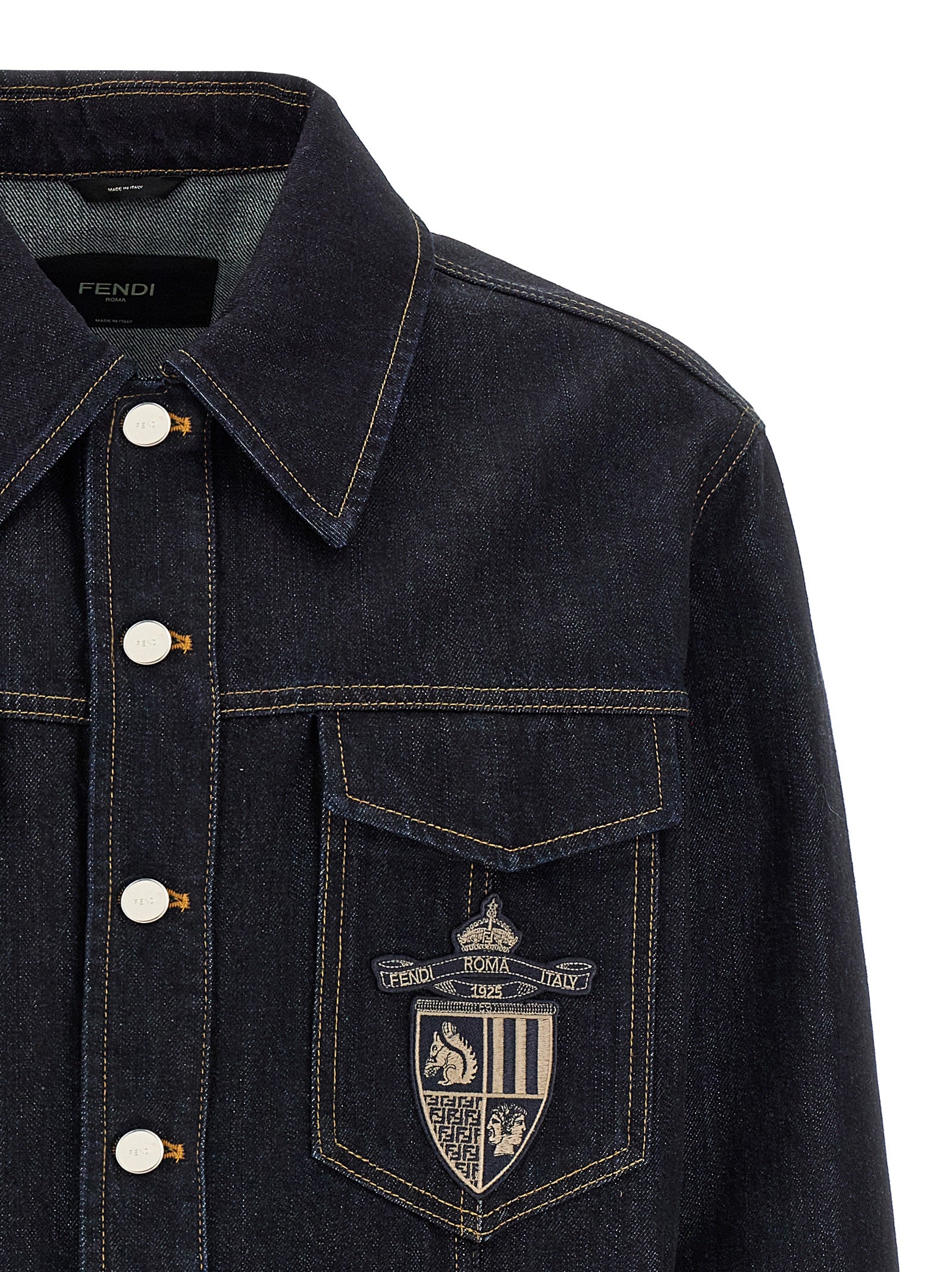 Veste en denim en coton bleu de la marque Fendi, élégante et décontractée, visible sur l'image 10889806.jpg.
