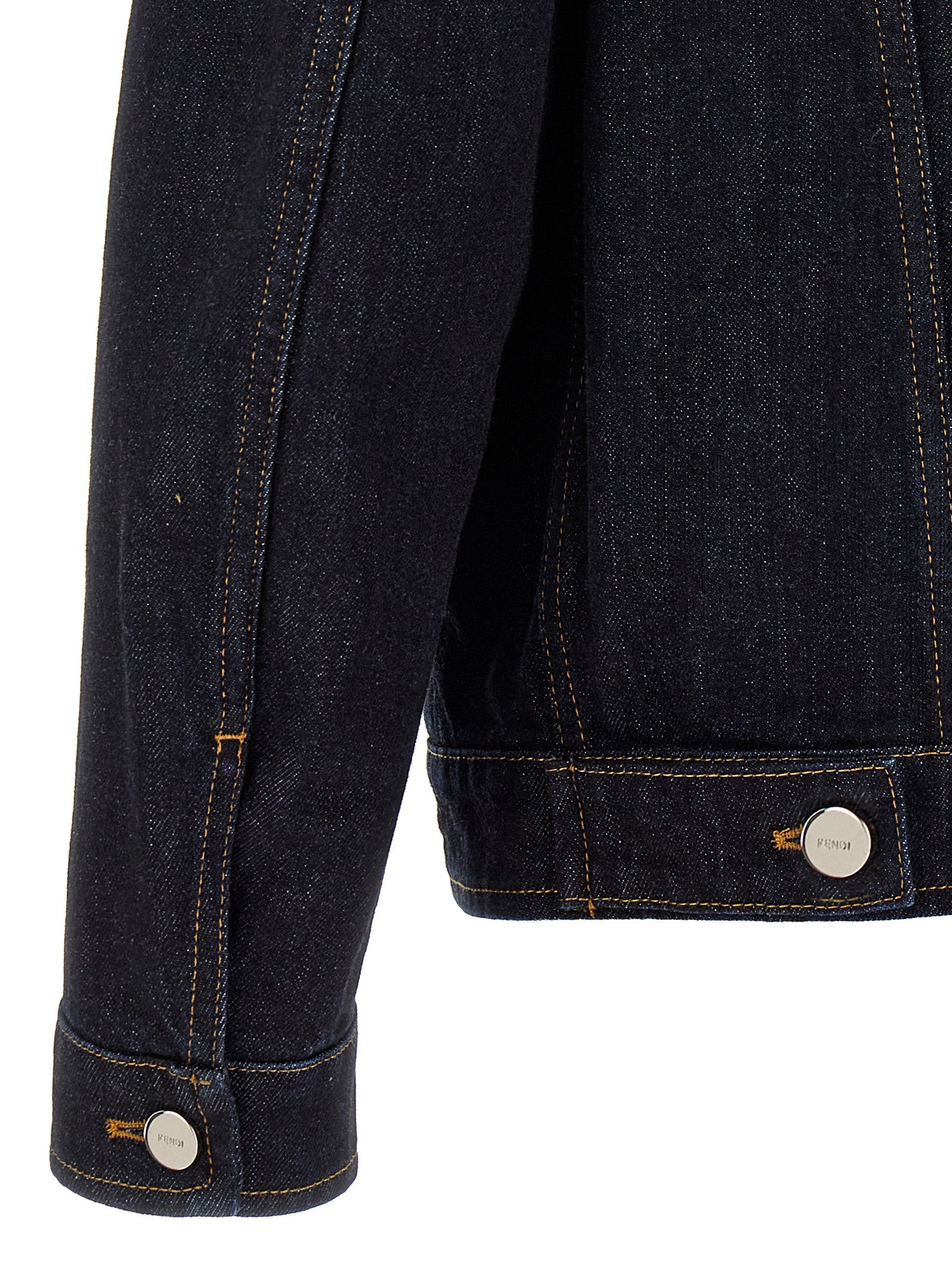 Veste en jean en coton bleu de la marque Fendi, detailée avec couture classique et logo discret, vue de face.
