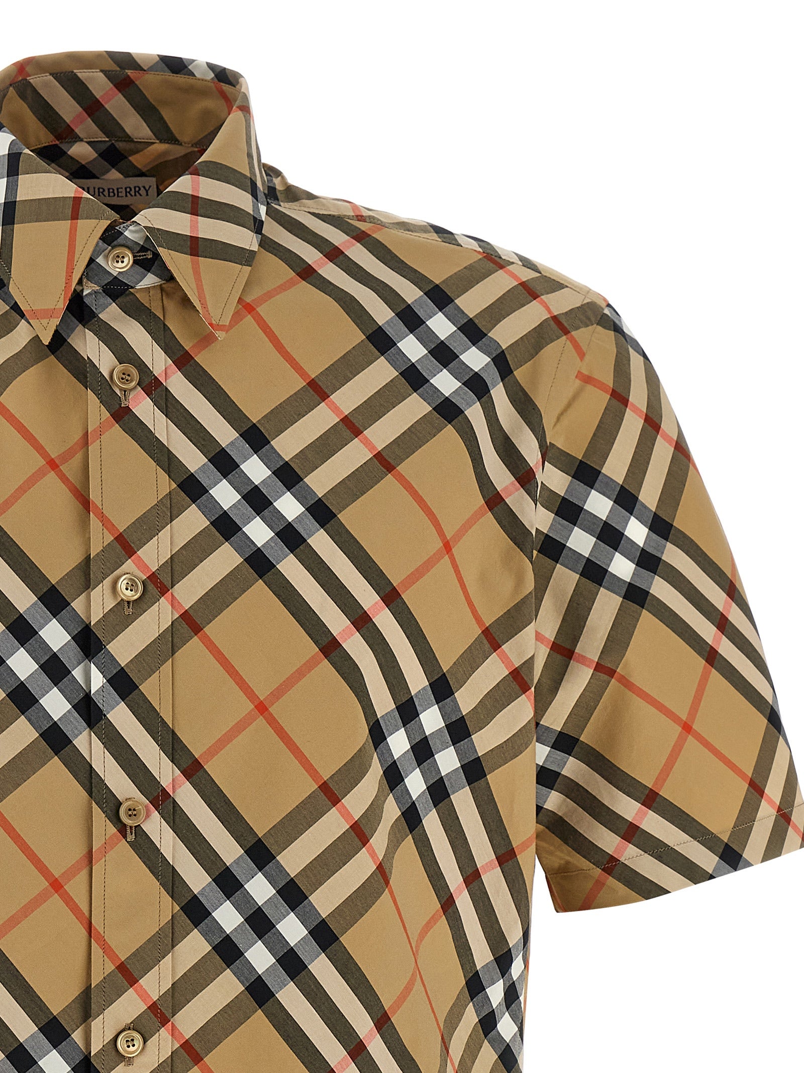 Chemisier beige en coton de la marque Burberry, avec détails élégants et coupe classique visible sur l'image.