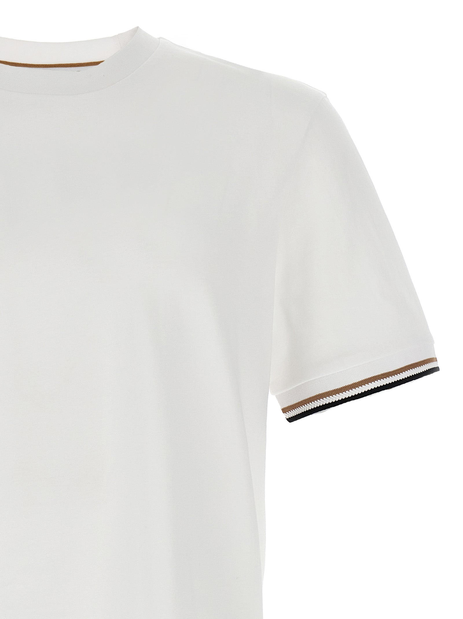 T-shirt blanc en coton de la marque Hugo Boss, coupe classique, vue de face, confortable et élégante.