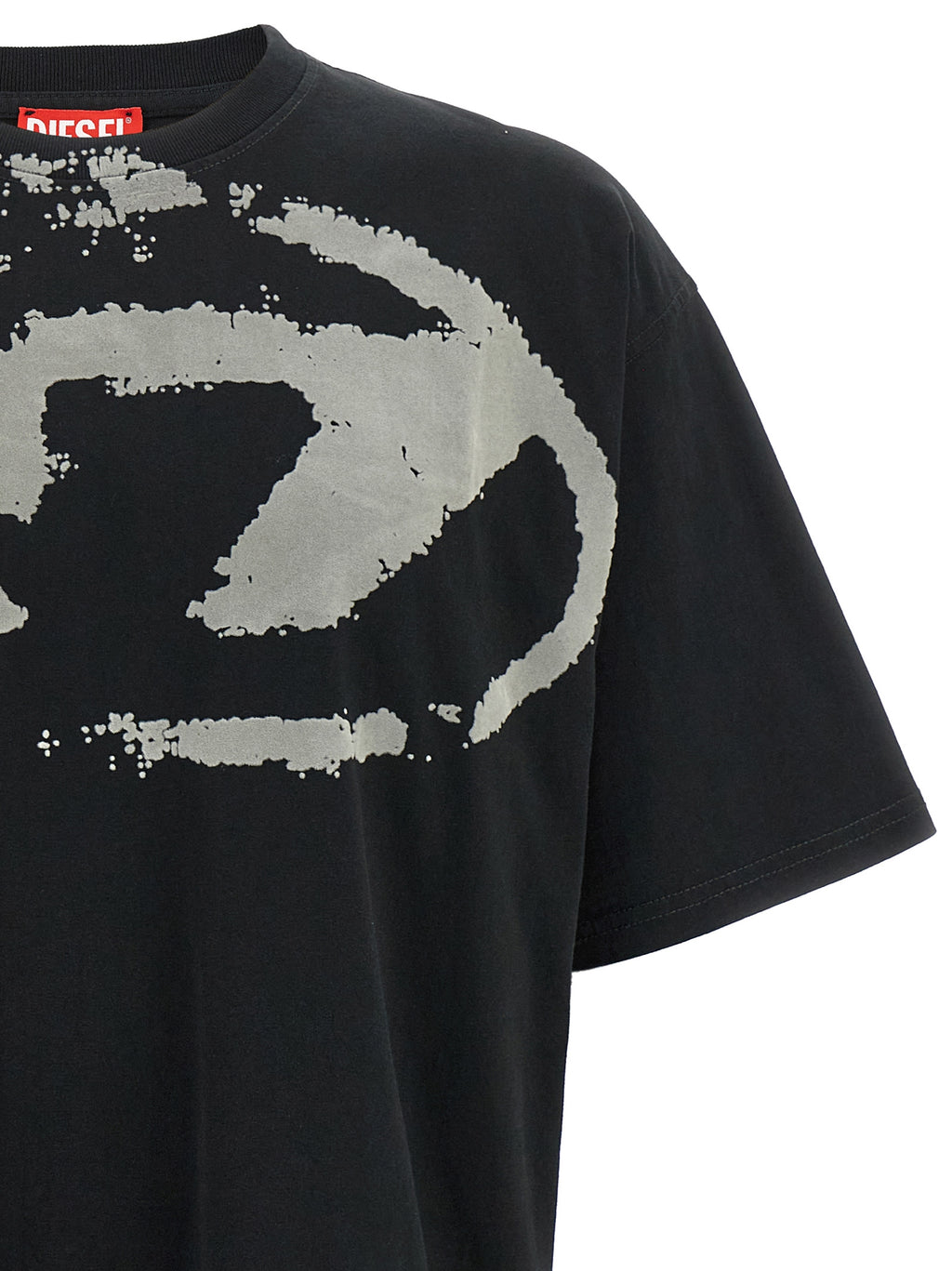 T-shirt en coton noir Diesel, style décontracté avec logo Diesel visible sur la poitrine.