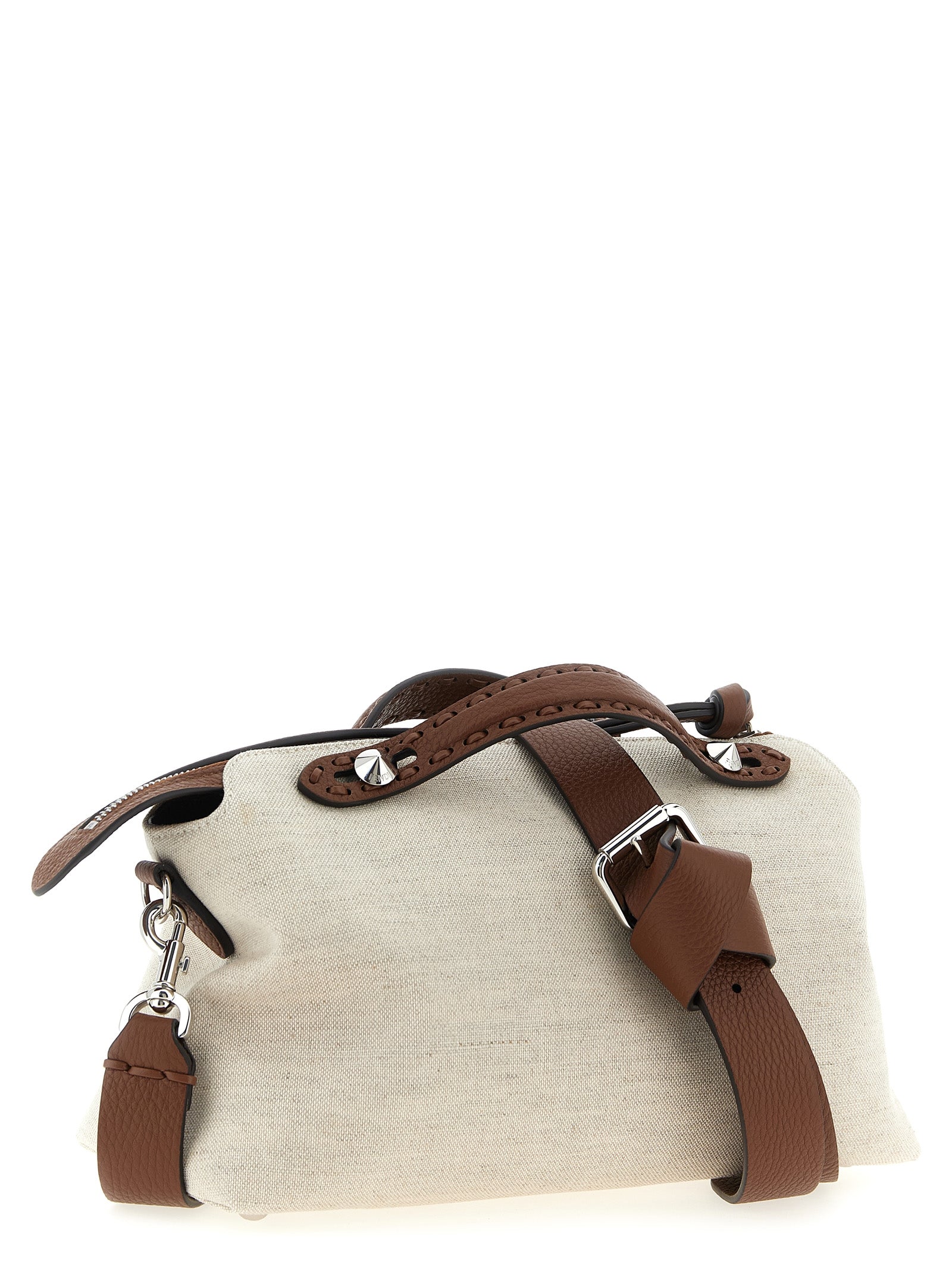 Sac à main beige en polyéthylène de Fendi, design élégant avec détails modernes, visible en gros plan.
