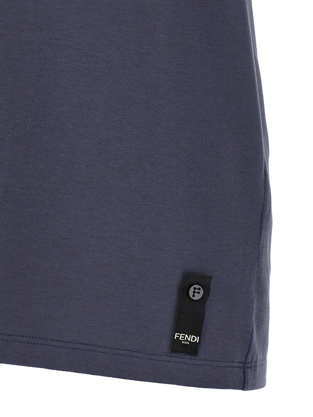 T-shirt en coton bleu de la marque Fendi, design simple et élégant avec logo subtil, porté sur un mannequin.