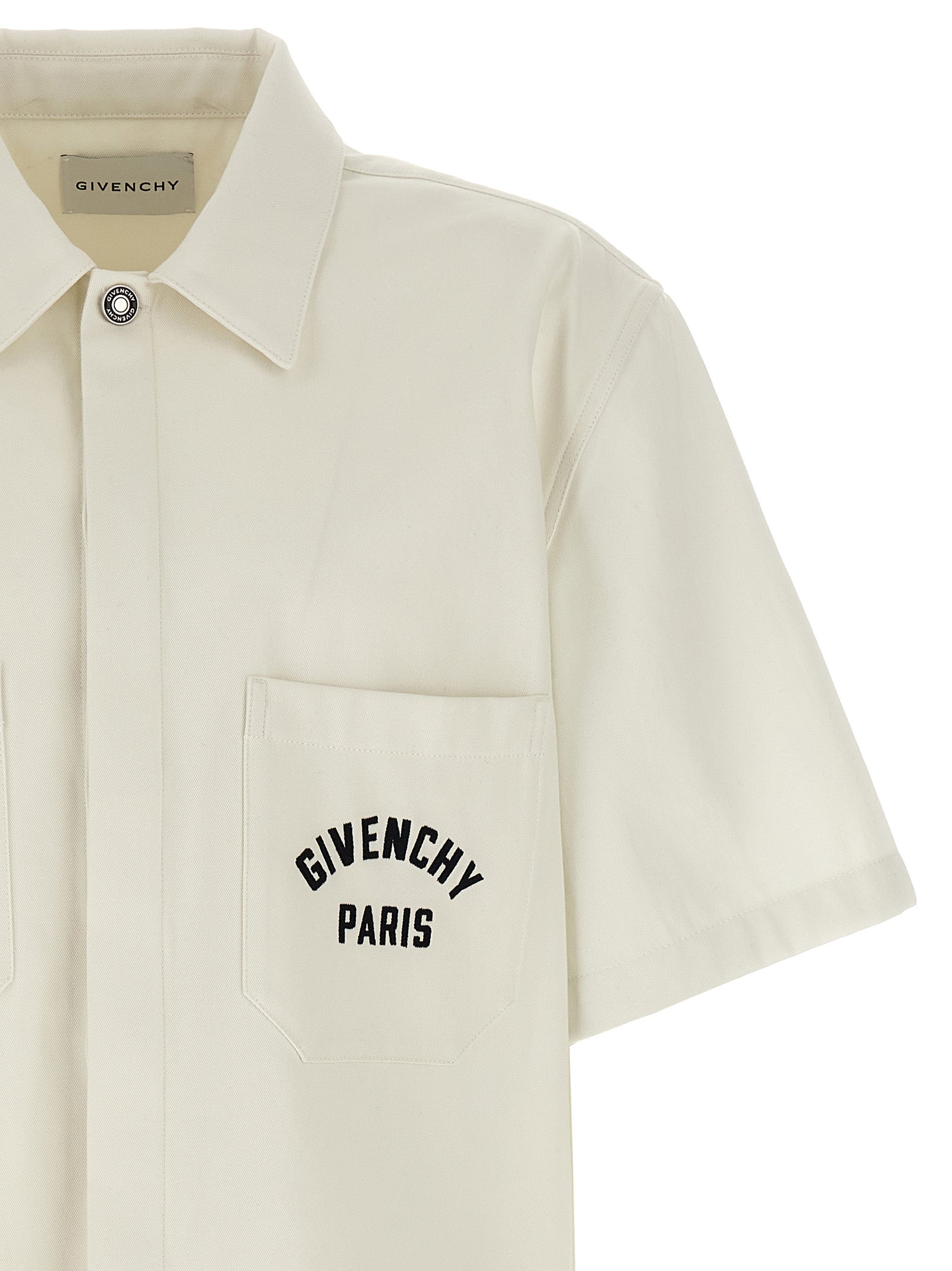 Chemise beige en coton Givenchy, élégante blouse à manches longues avec détails subtils, vue de face.