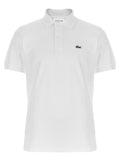 Chemise polo blanche en coton Lacoste avec col et logo crocodile, vue de face.