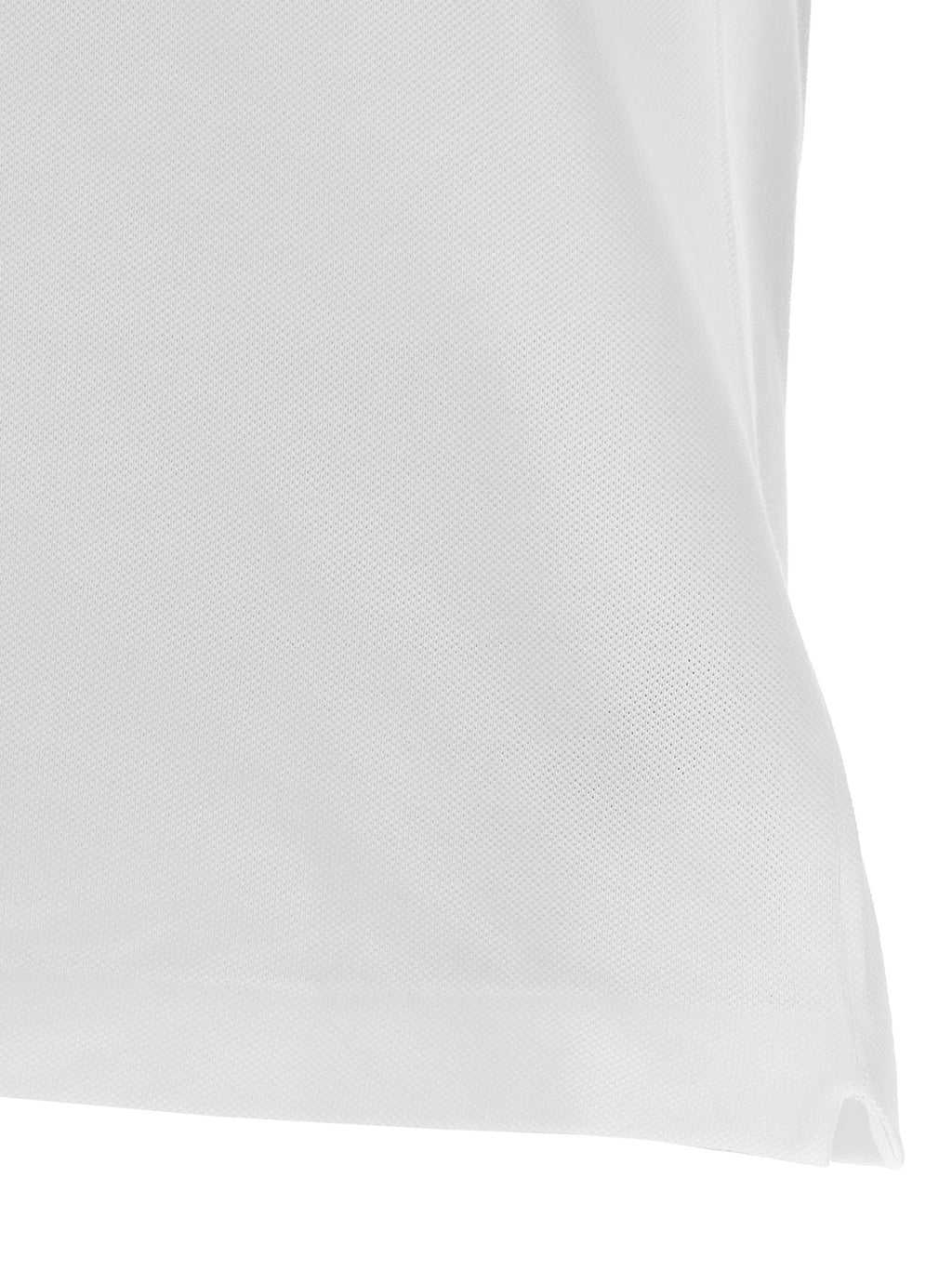 Chemise polo blanche en coton Lacoste, détails du col et du logo crocodile, tissu doux et confortable.