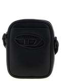 Sac bandoulière Diesel en polyéthylène noir avec logo et poches extérieures visible sur l'image.