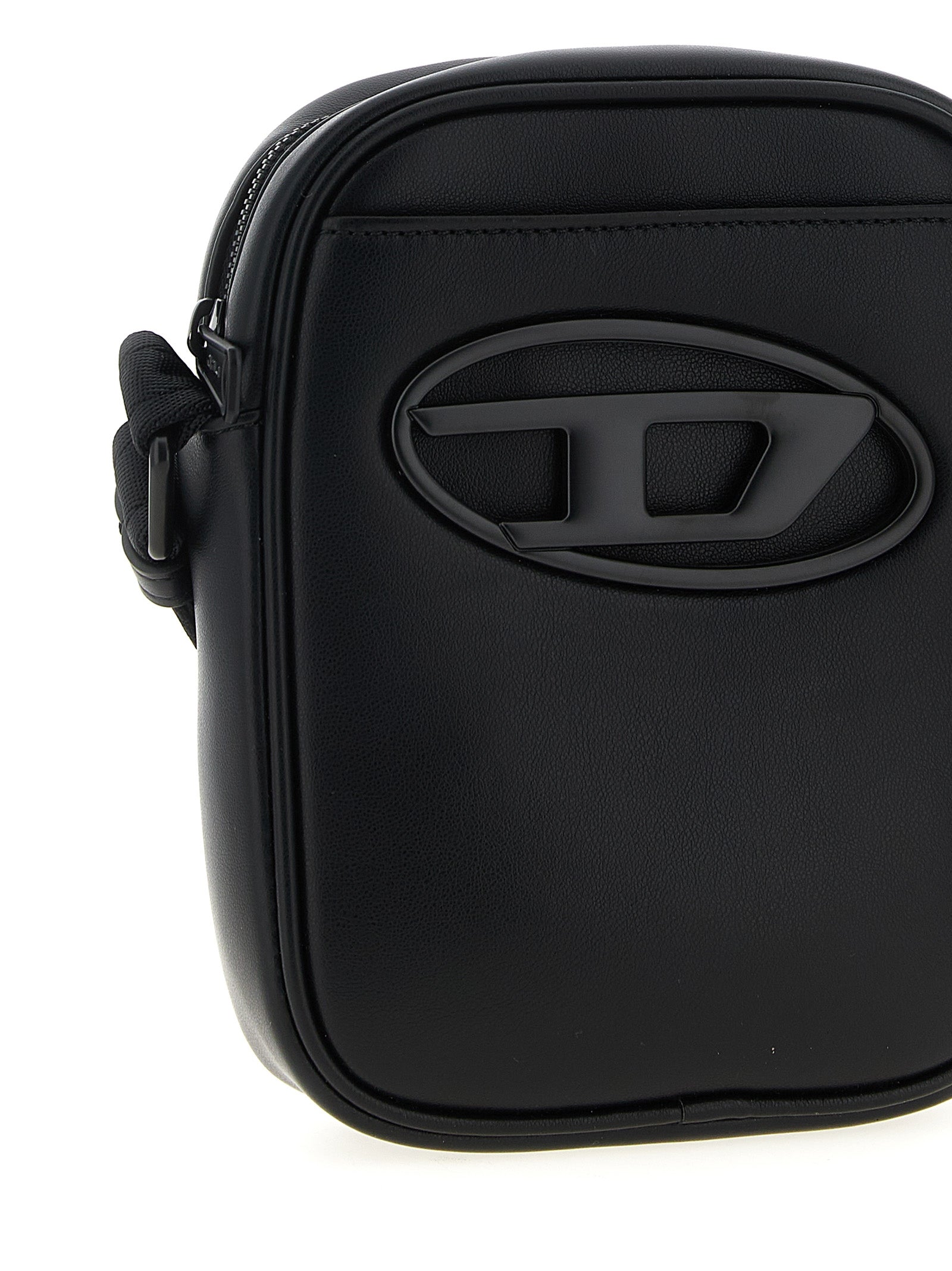 Sac bandoulière Diesel noir en polyéthylène avec logo et poches, parfait pour un style décontracté et pratique.