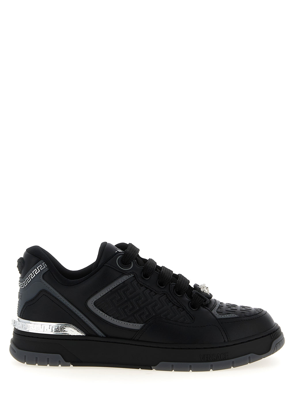 Sneakers athlétiques en cuir de veau noir de la marque Versace, style sportif et élégant, vue de face.