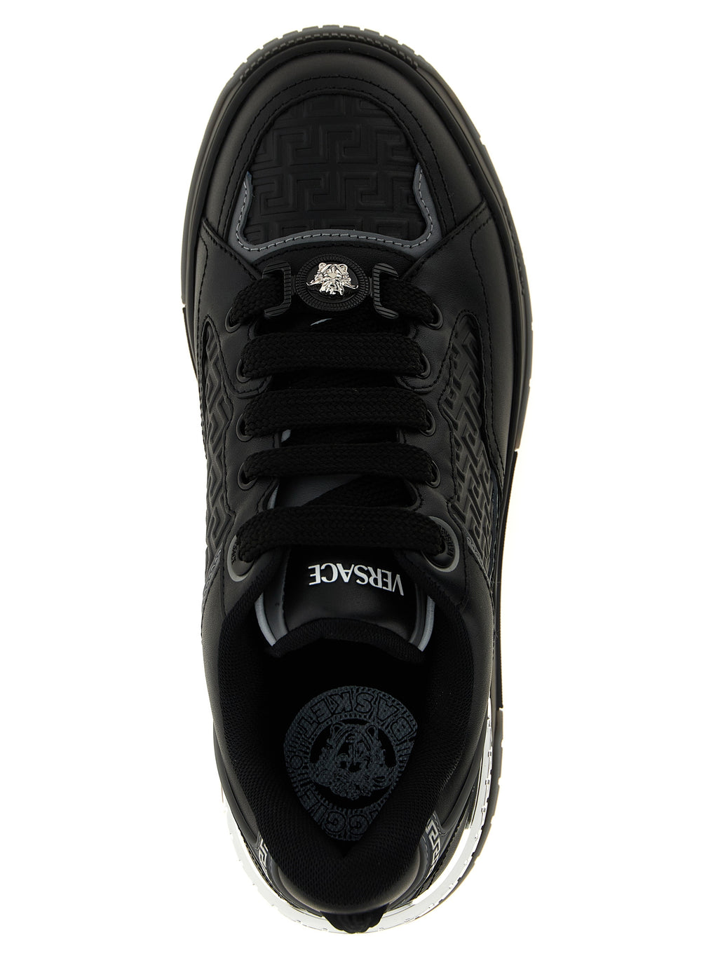 Sneakers athlétiques en cuir de veau noir de la marque Versace, avec design élégant et détails modernes.