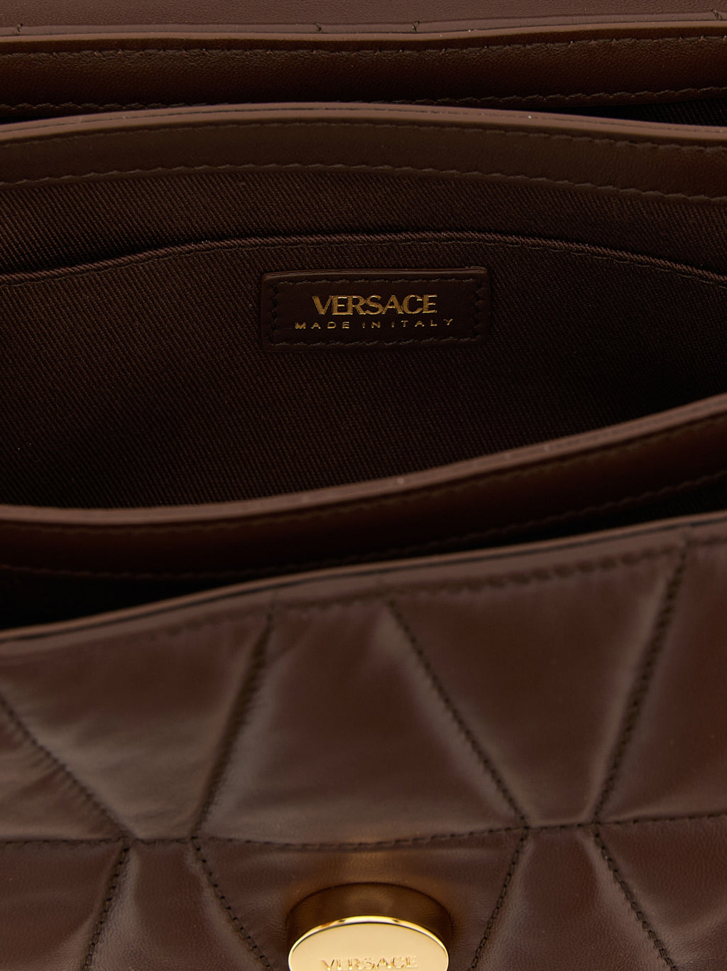 Sac à épaule en cuir d'agneau marron de Versace, élégant et sophistiqué, avec détails de la marque visible.