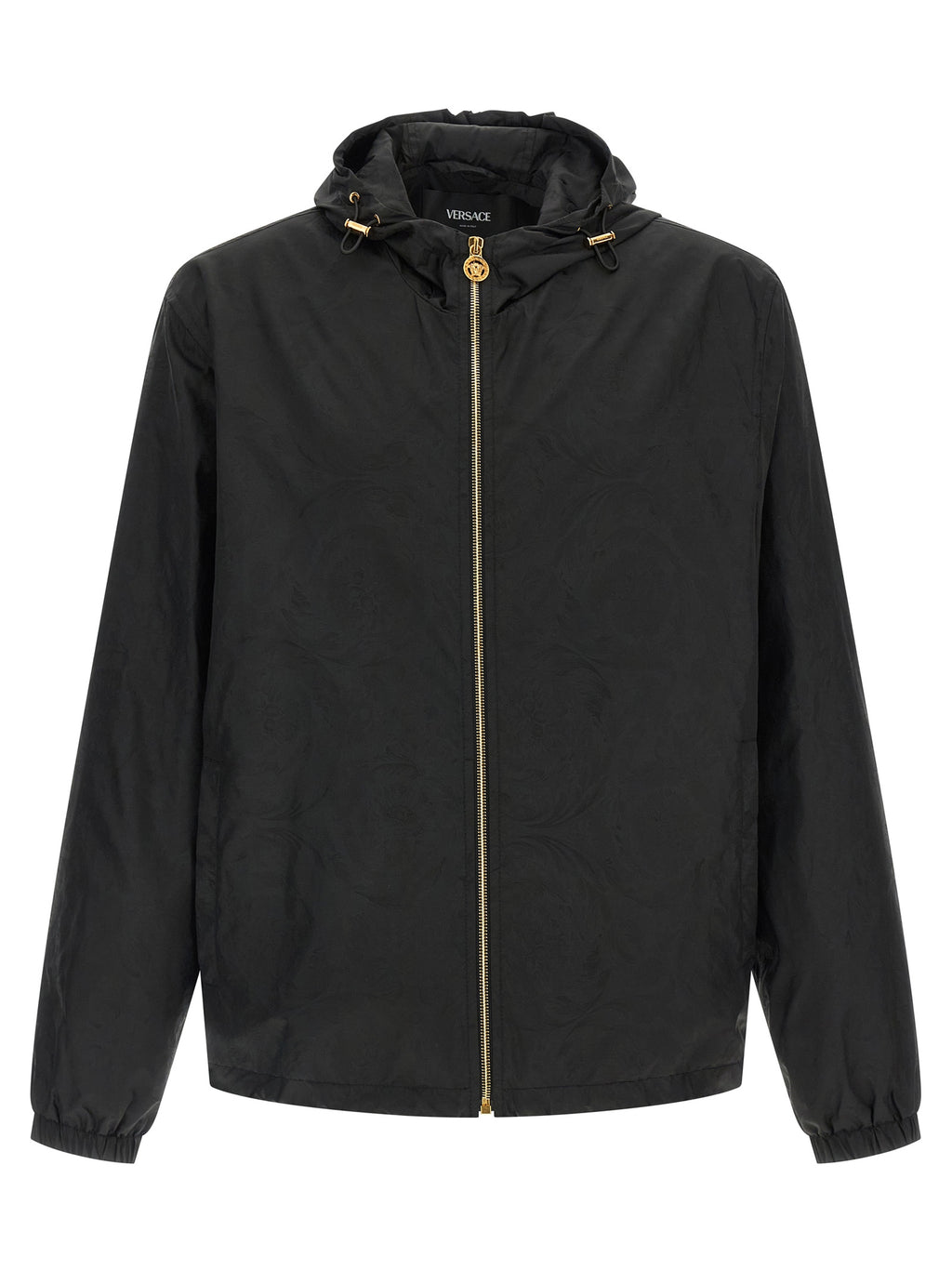 Veste en nylon noir Versace, coupe ajustée, avec logo distinctif, détails modernes et finition élégante.
