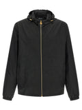 Veste en nylon noir Versace, coupe ajustée, avec logo distinctif, détails modernes et finition élégante.