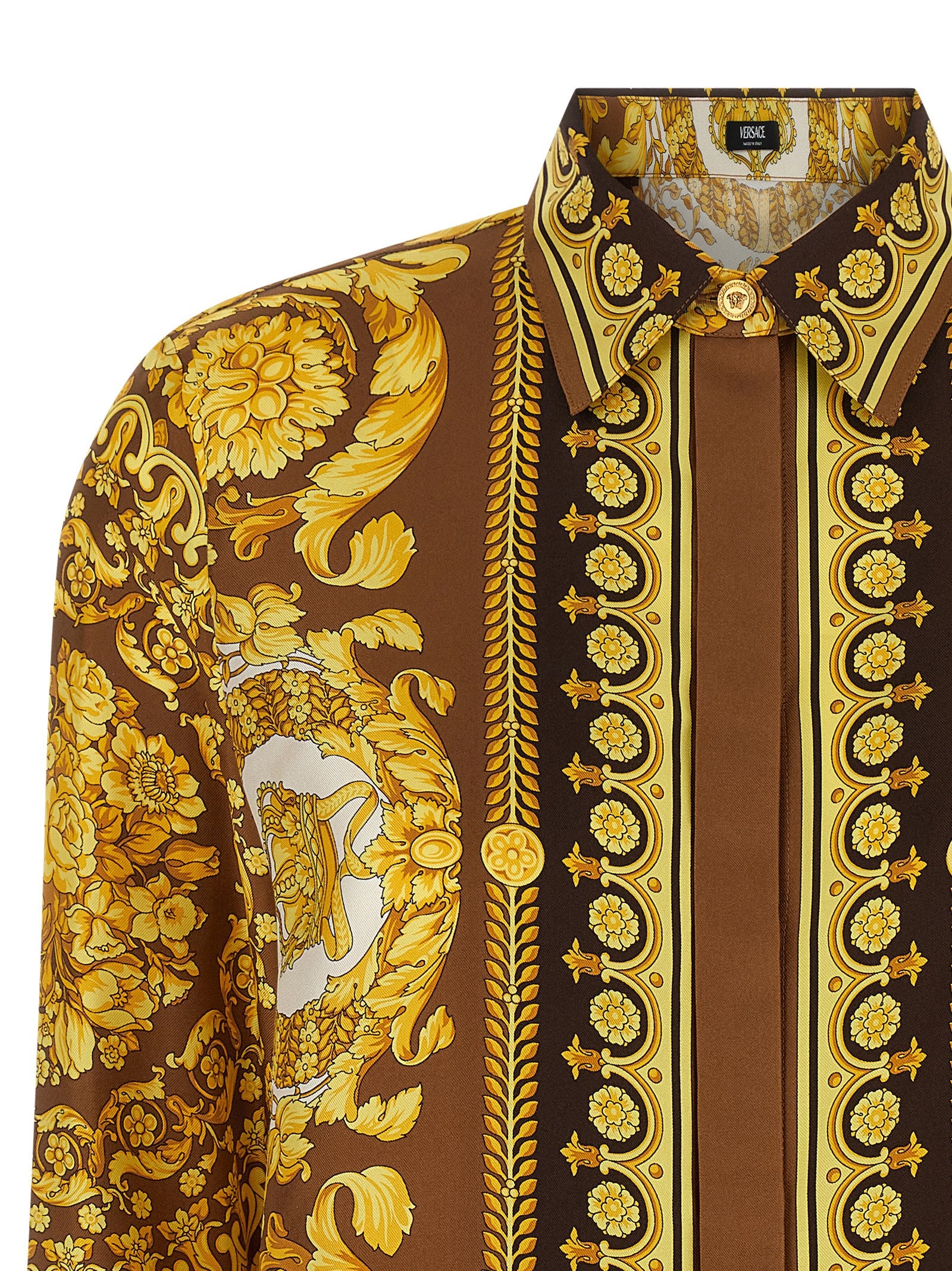 Chemise en soie dorée Versace avec détails élégants, vue de face, tissu brillant et coupe sophistiquée.