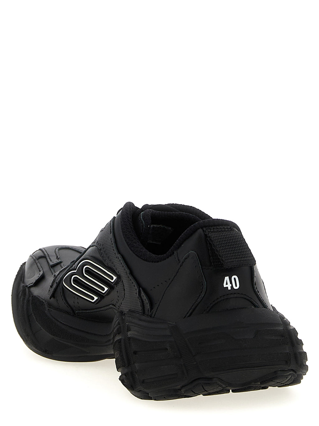 Chaussures de sport Balenciaga en cuir de veau noir, baskets athlétiques élégantes avec design moderne et détails sportifs.