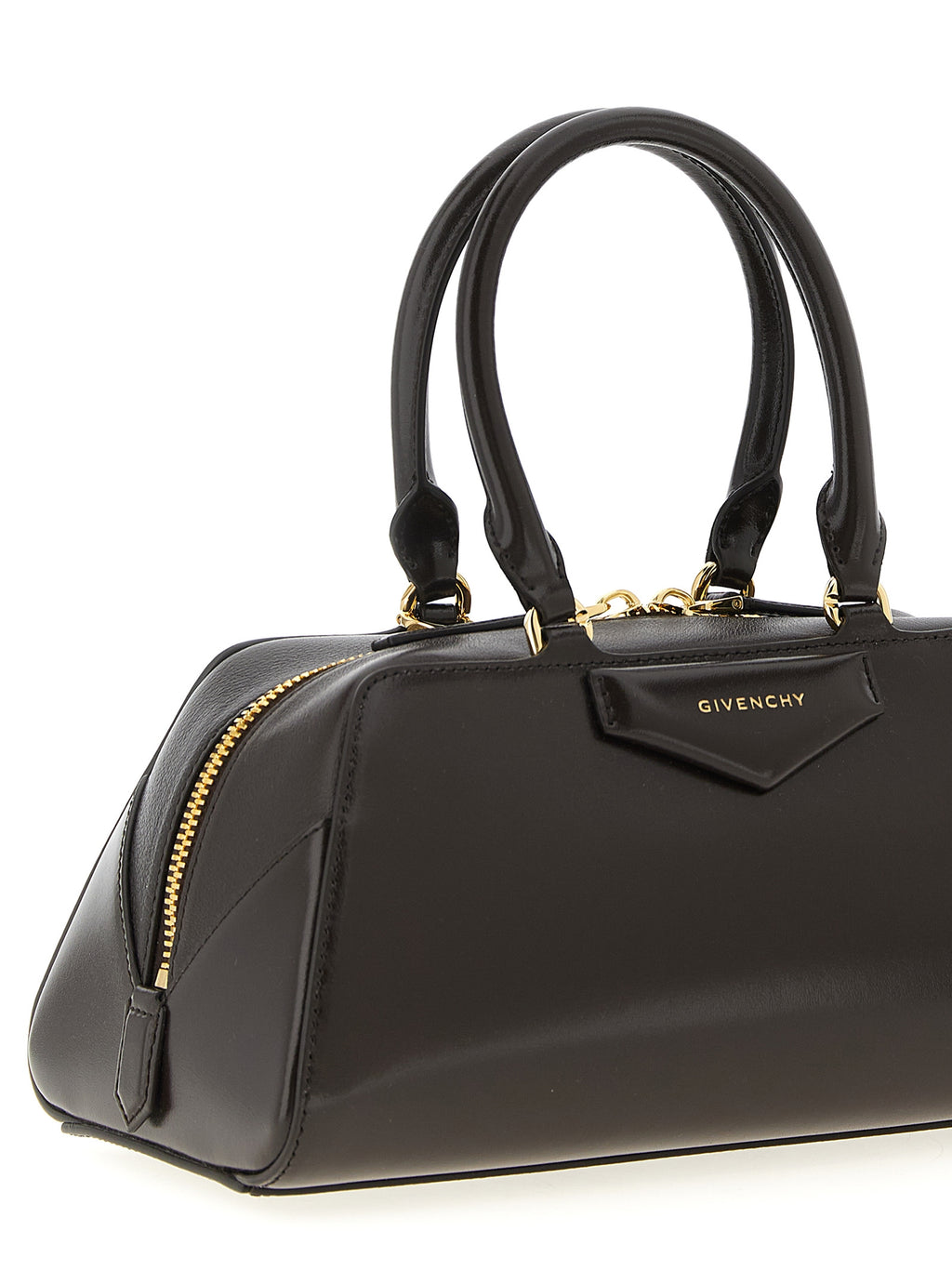 Sac à main Givenchy en cuir de veau marron, élégant et sophistiqué, avec détails raffinés et poignée en cuir.