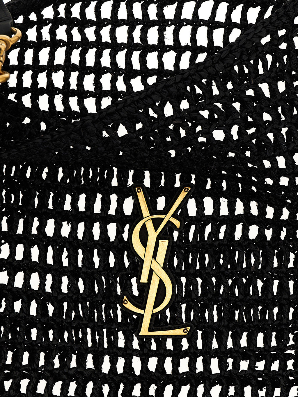 Sac à main Saint Laurent en raffia noir avec bandoulière, design élégant et texture naturelle visible sur l'image.