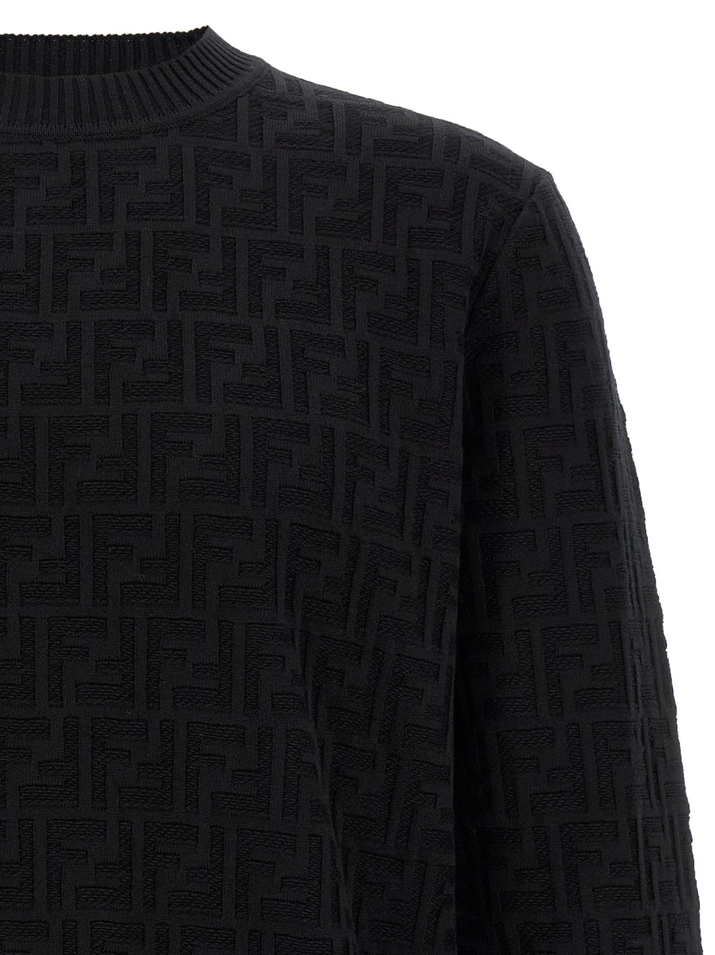 Cardigan en coton noir de la marque Fendi, doux et élégant, porté en mode décontracté.