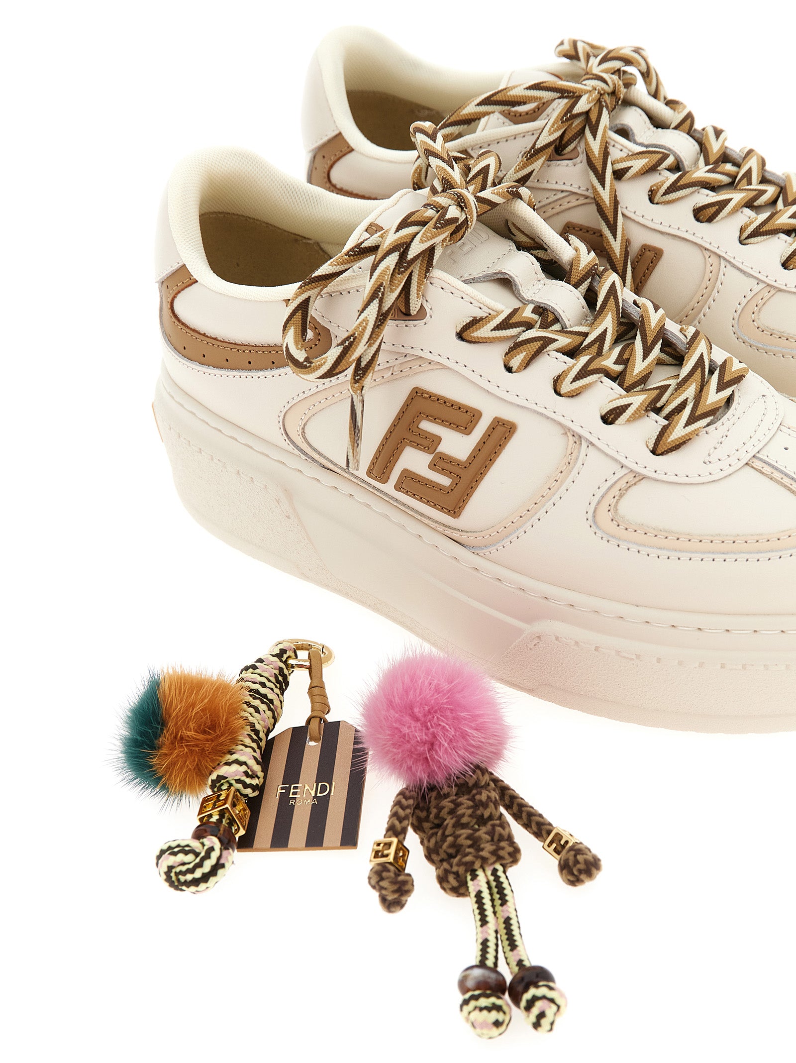 Sneakers plateforme Fendi en cuir de veau multicolore avec design moderne et détails élégants, vue de face.