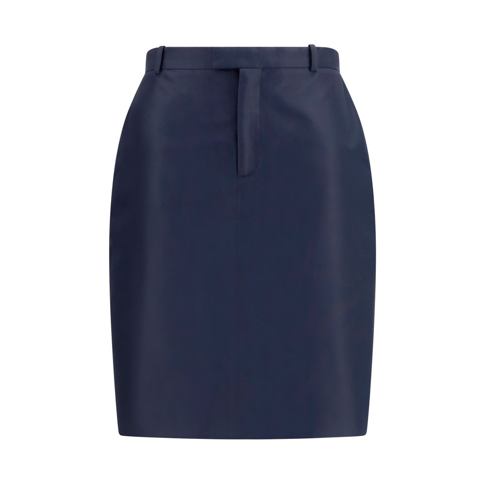 Jupe en soie bleue Gucci avec ceinture élégante, portée fluide et design sophistiqué, visible sur une mannequin.