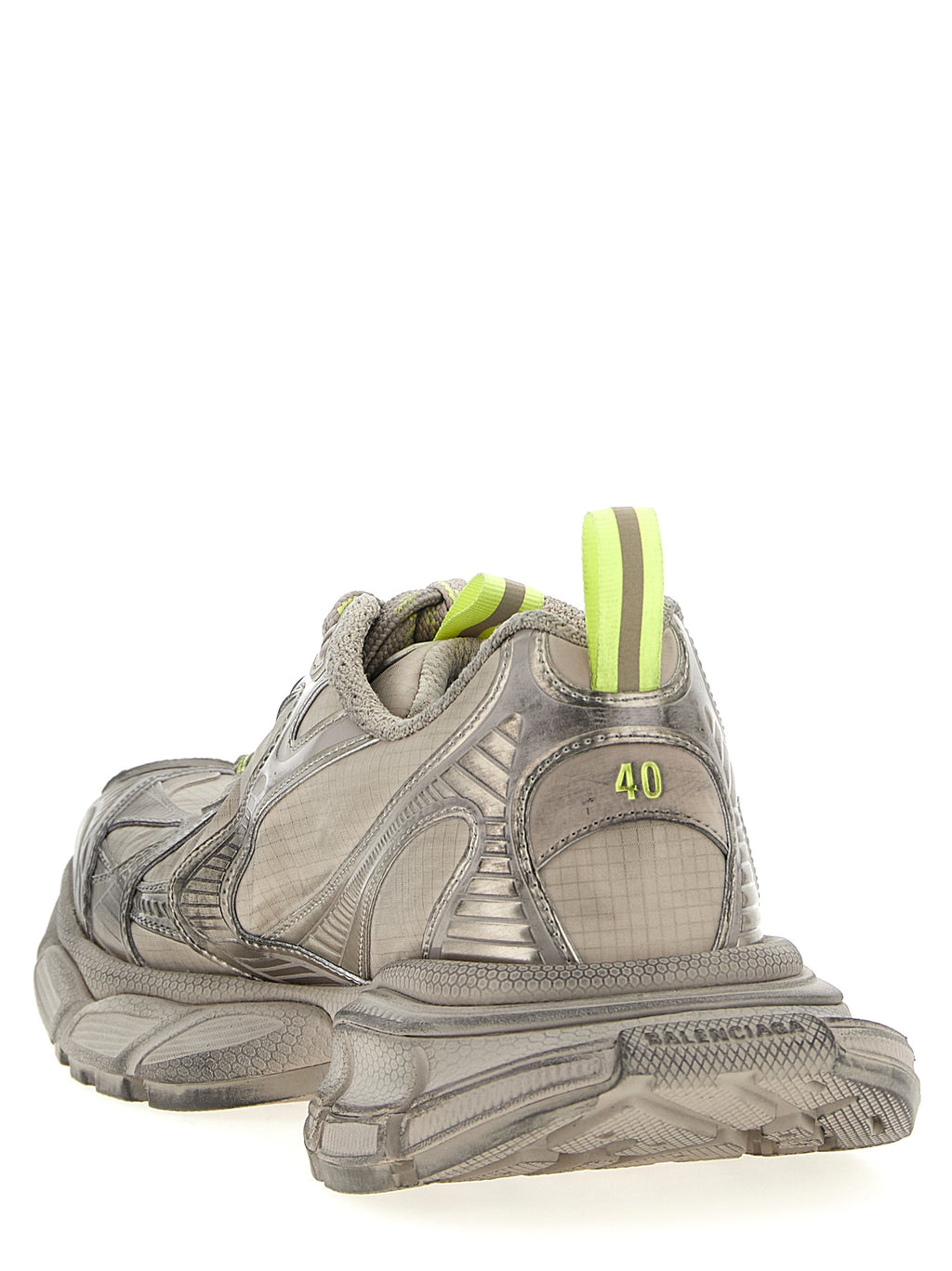 Chaussures de sport grises Balenciaga en polyéthylène, baskets athlétiques modernes et tendance.