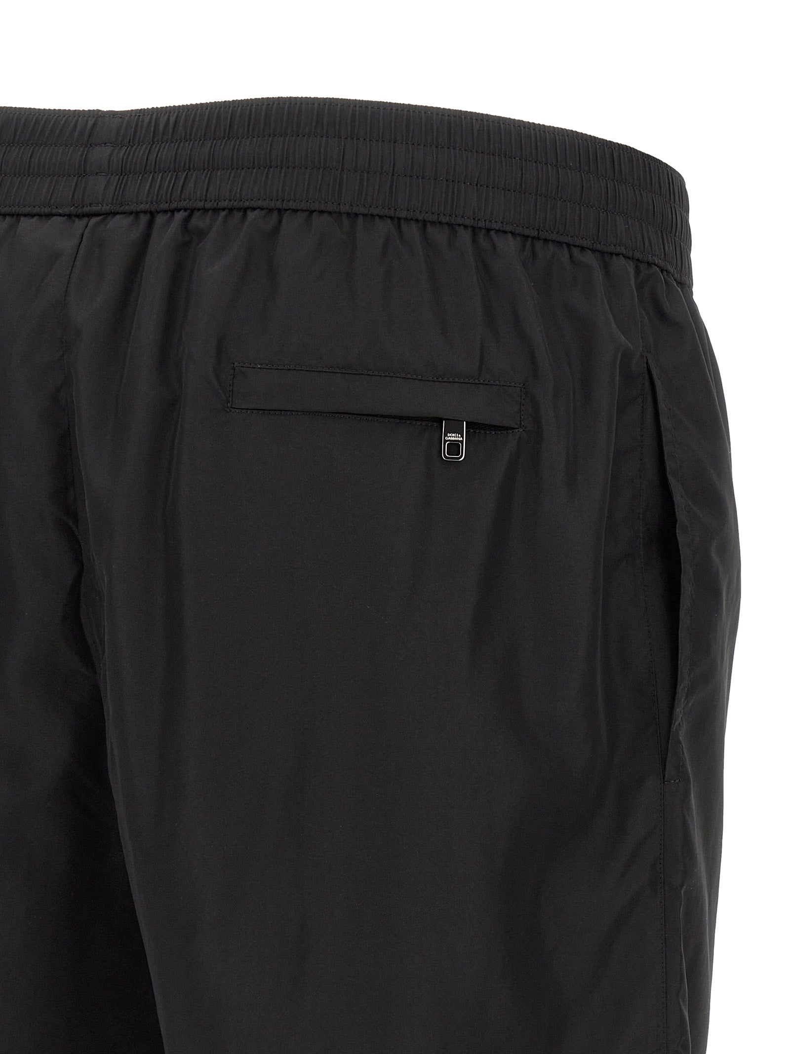 Shorts de bain noirs en polyamide de Dolce & Gabbana, style élégant et moderne, tissu léger et confortable visible dans l'image.