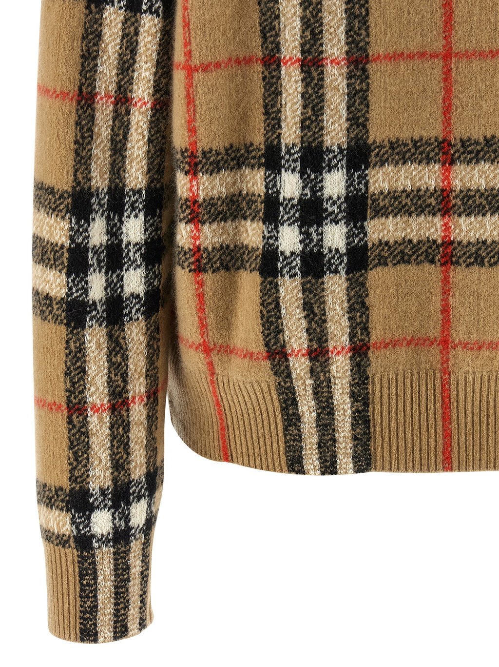 Cardigan en cachemire beige de Burberry, finition élégante, porté ouvert, avec boutons et col rond.