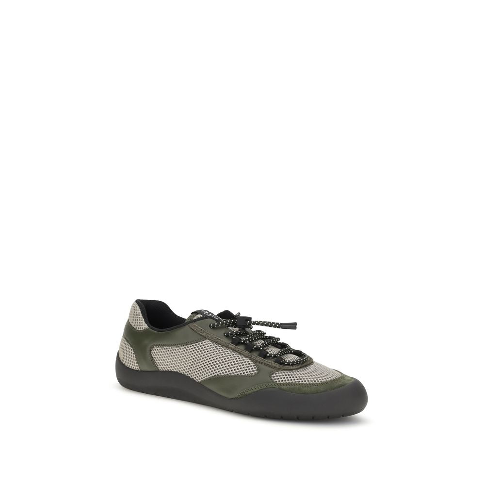 Chaussures de sport Prada bicolores en polyester, baskets athlétiques élégantes avec design moderne et confort.