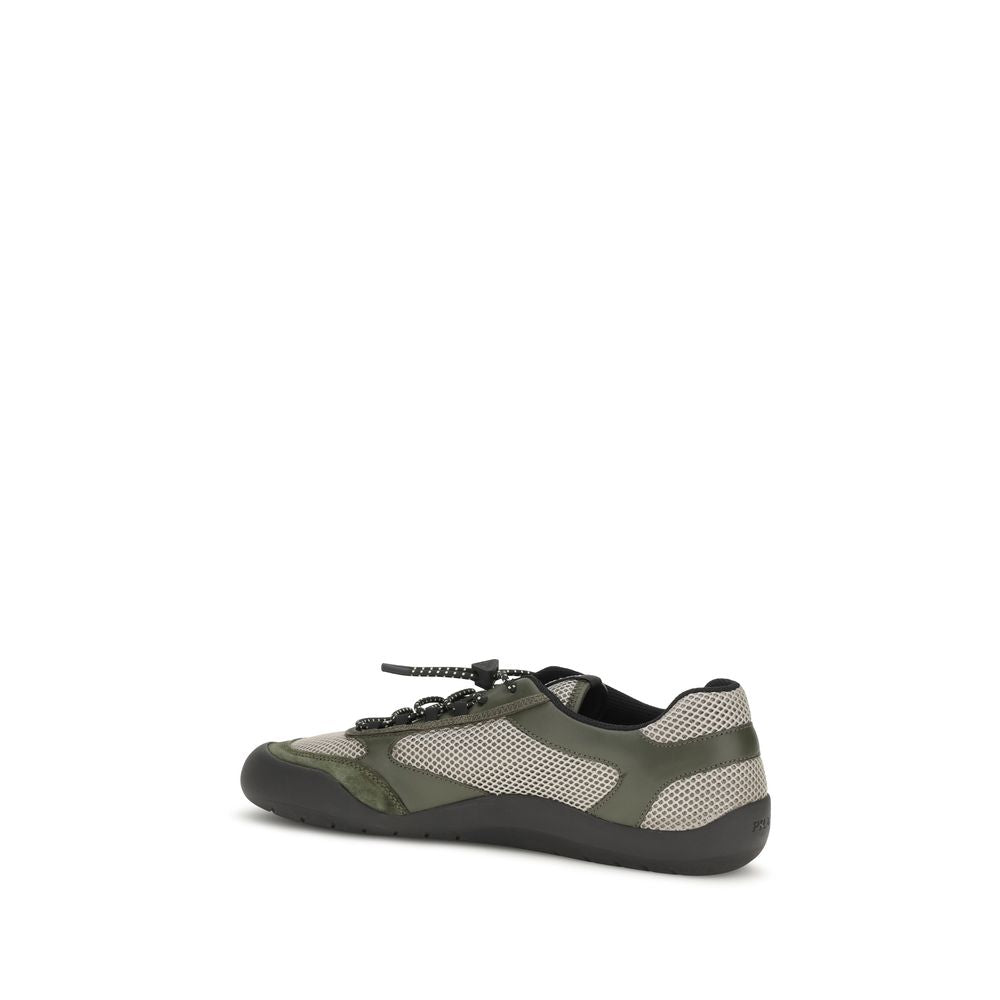 Sneakers de sport bicolores Prada en polyester, design athlétique, pour homme ou femme, visibles en détail dans l'image.