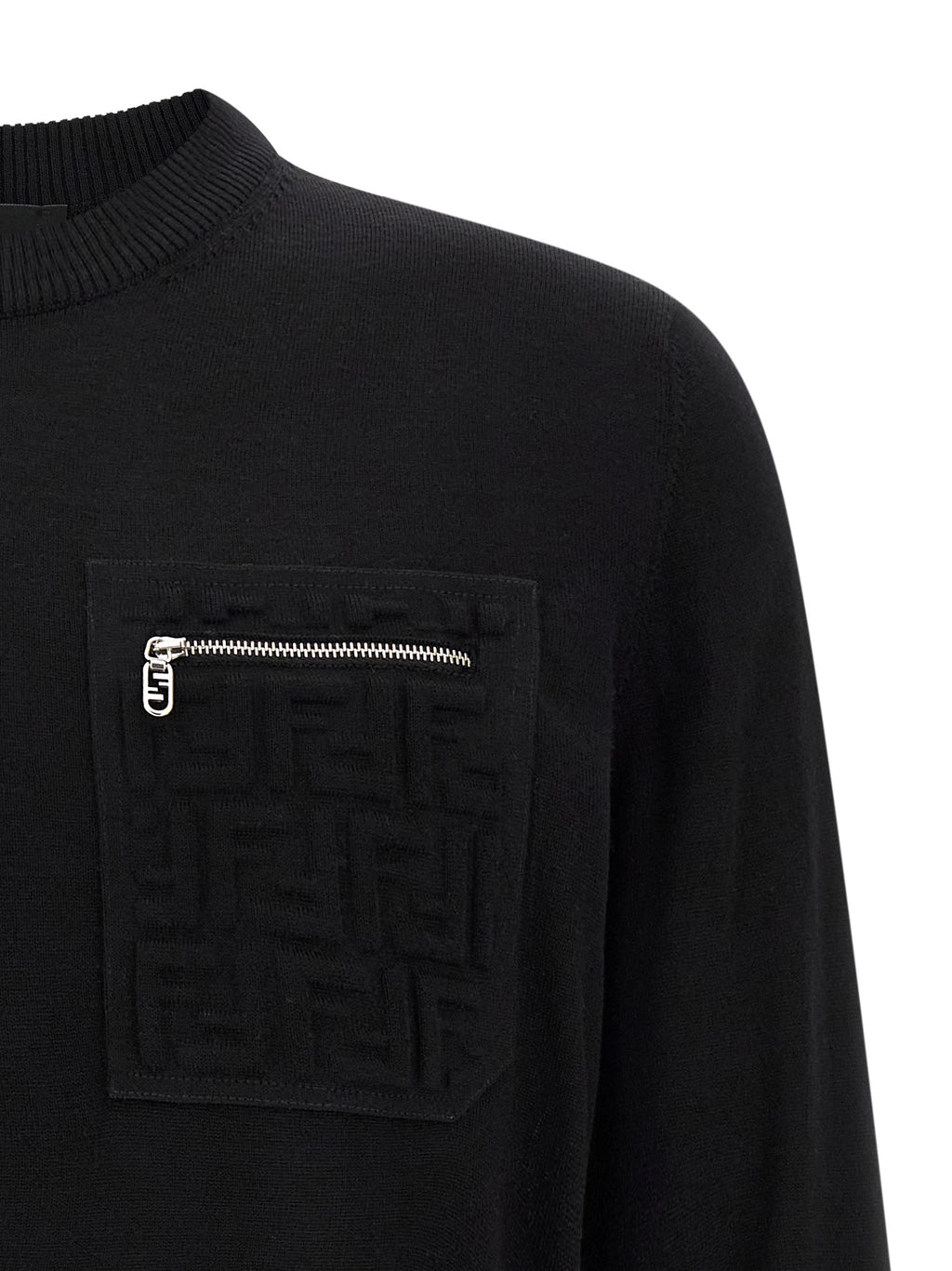 Cardigan noir en laine vierge de marque Fendi, finition élégante, porté avec des détails visibles sur l'image.