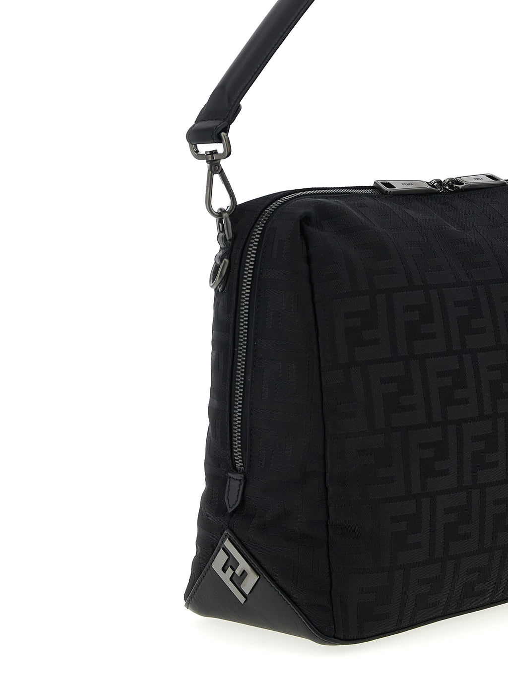Sac à épaule noir Fendi en polyamide, avec détails élégants et design sophistiqué visible sur cette image.