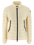 Veste longue en polyamide blanche Moncler Grenoble, coupe élégante, adaptée aux conditions hivernales.