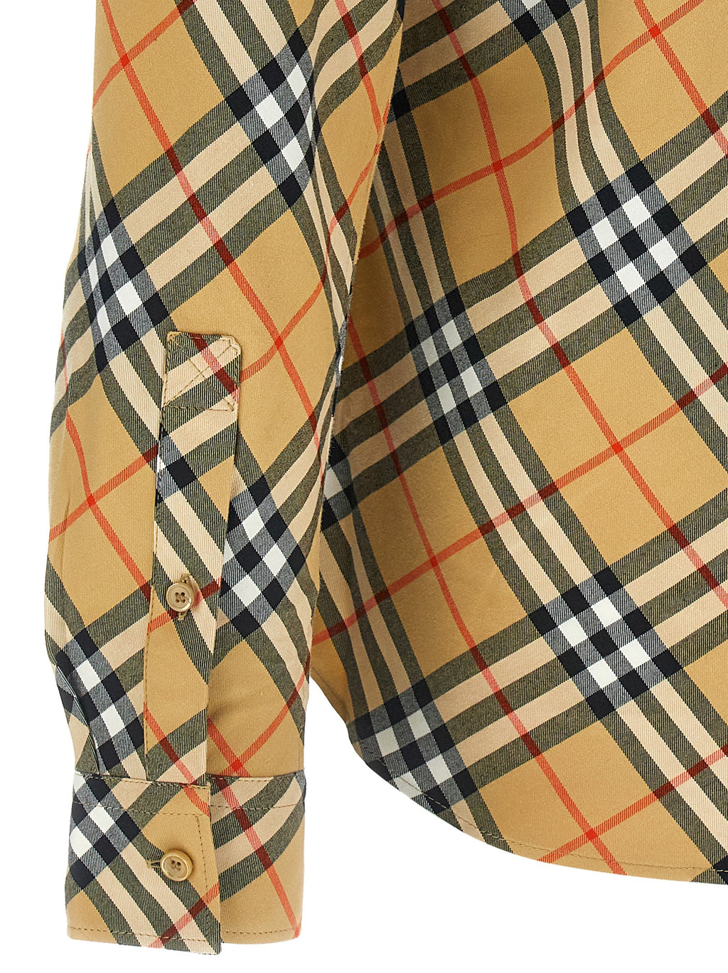 Chemise en coton beige de la marque Burberry, coupe élégante, avec col classique et boutons visibles, sur fond neutre.