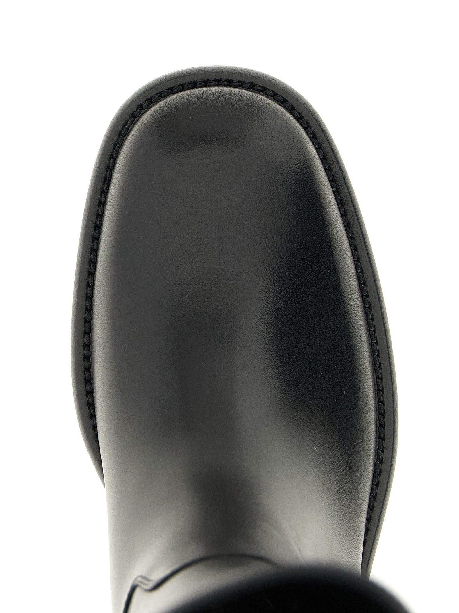 Bottes en cuir noir de veau sur le genou de la marque Burberry, élégantes et raffinées, visibles en image.