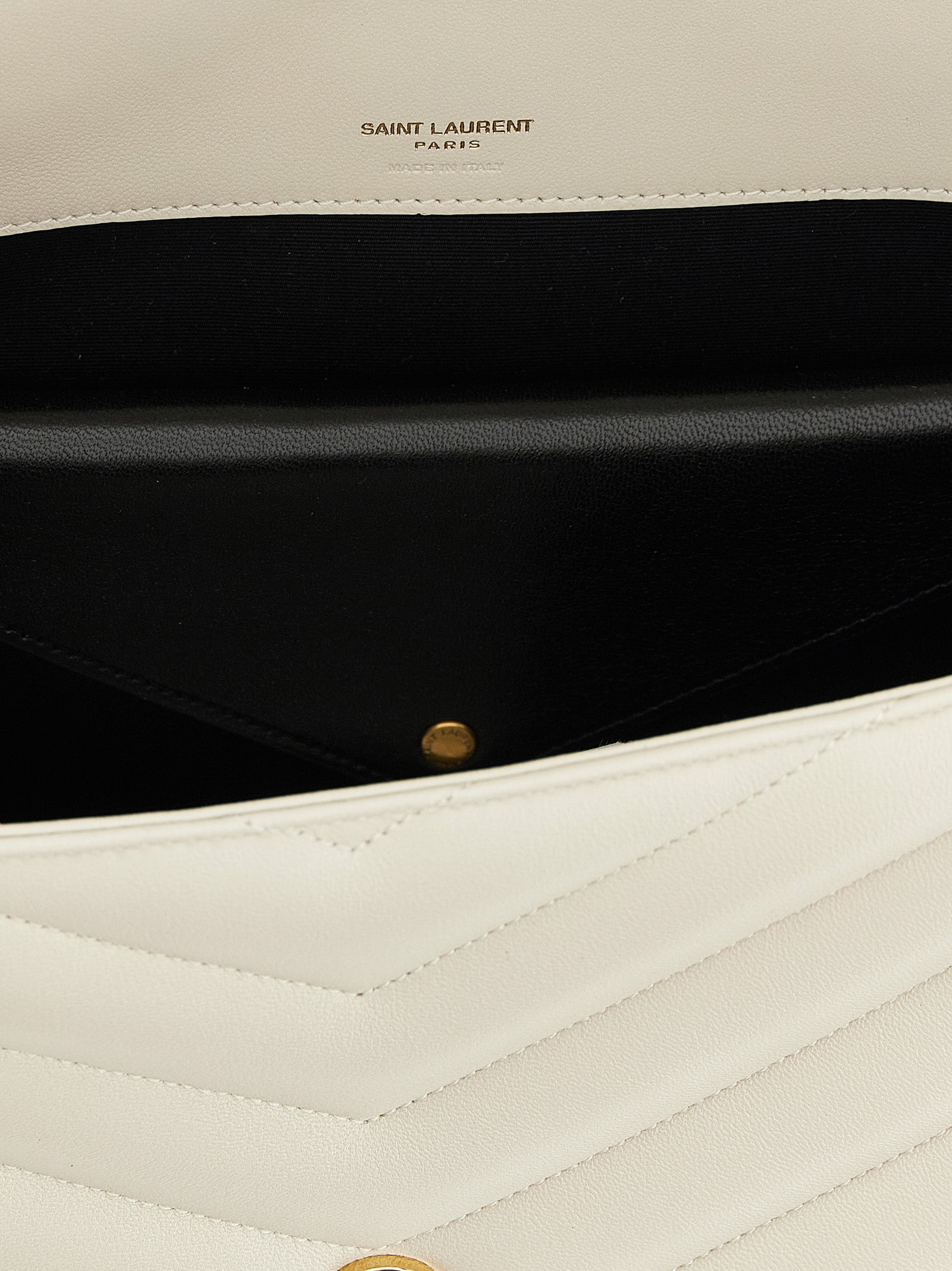Sac à main en cuir d'agneau beige de Saint Laurent, sac à bandoulière élégant et sophistiqué, vue de face.
