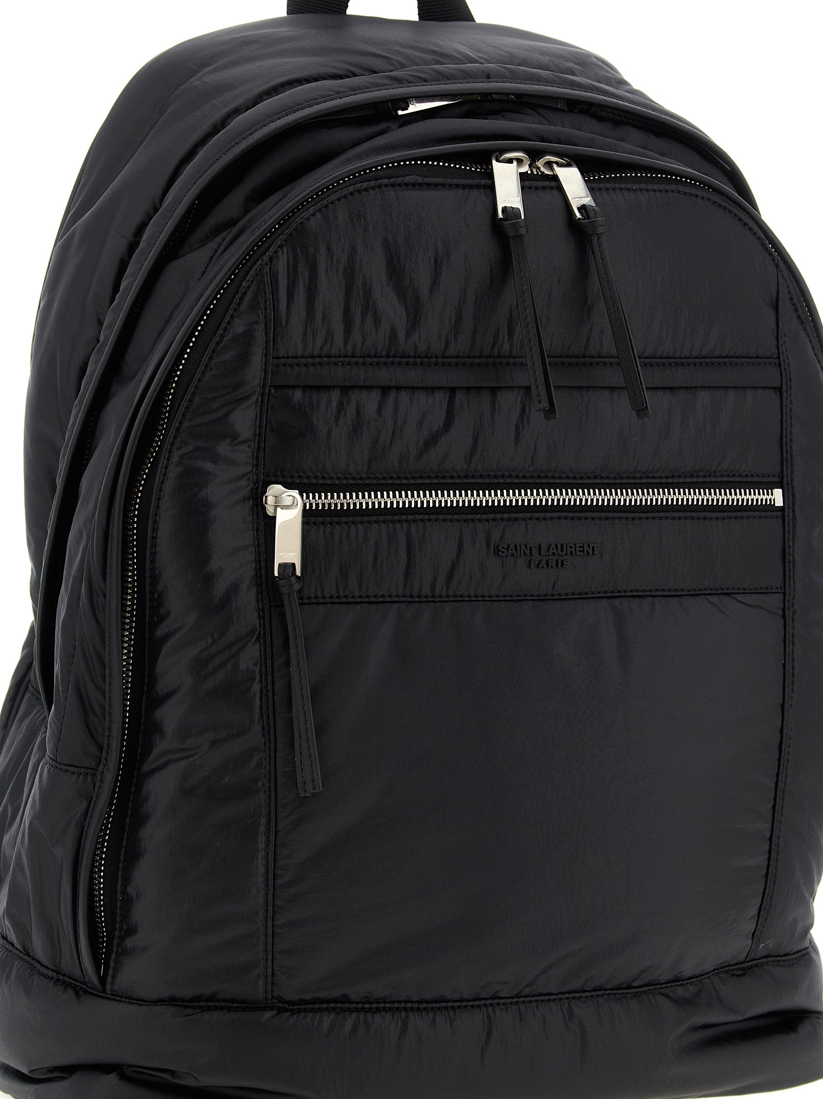 Sac à dos en cuir de veau noir Saint Laurent, élégant et sophistiqué, avec détails en métal et design épuré.