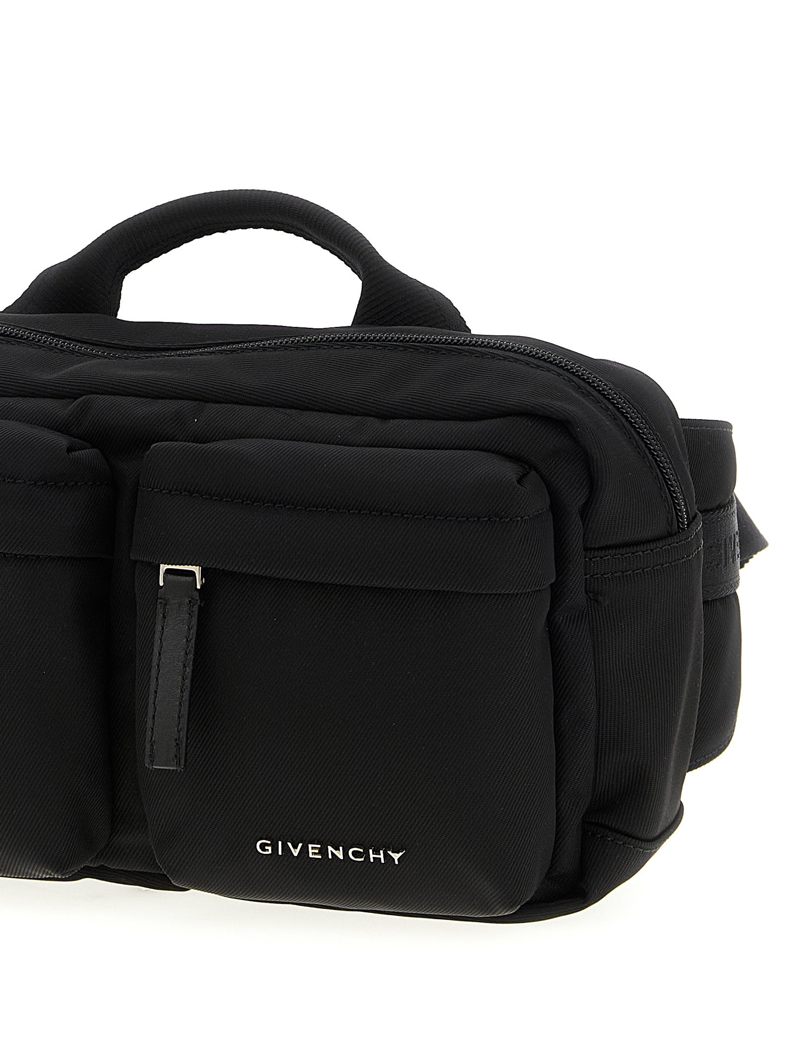 Sac à bandoulière Givenchy noir en polyamide, avec détails élégants et design moderne visible sur l'image.
