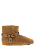 Bottines à cheville en cuir de veau beige de Balenciaga, élégantes et modernes, visibles en gros plan.