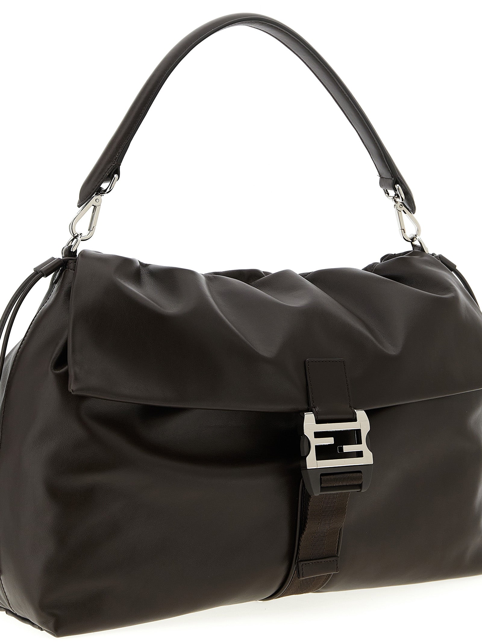 Sac à main Fendi en cuir de veau marron, avec détails élégants et fermeture, vue de face.
