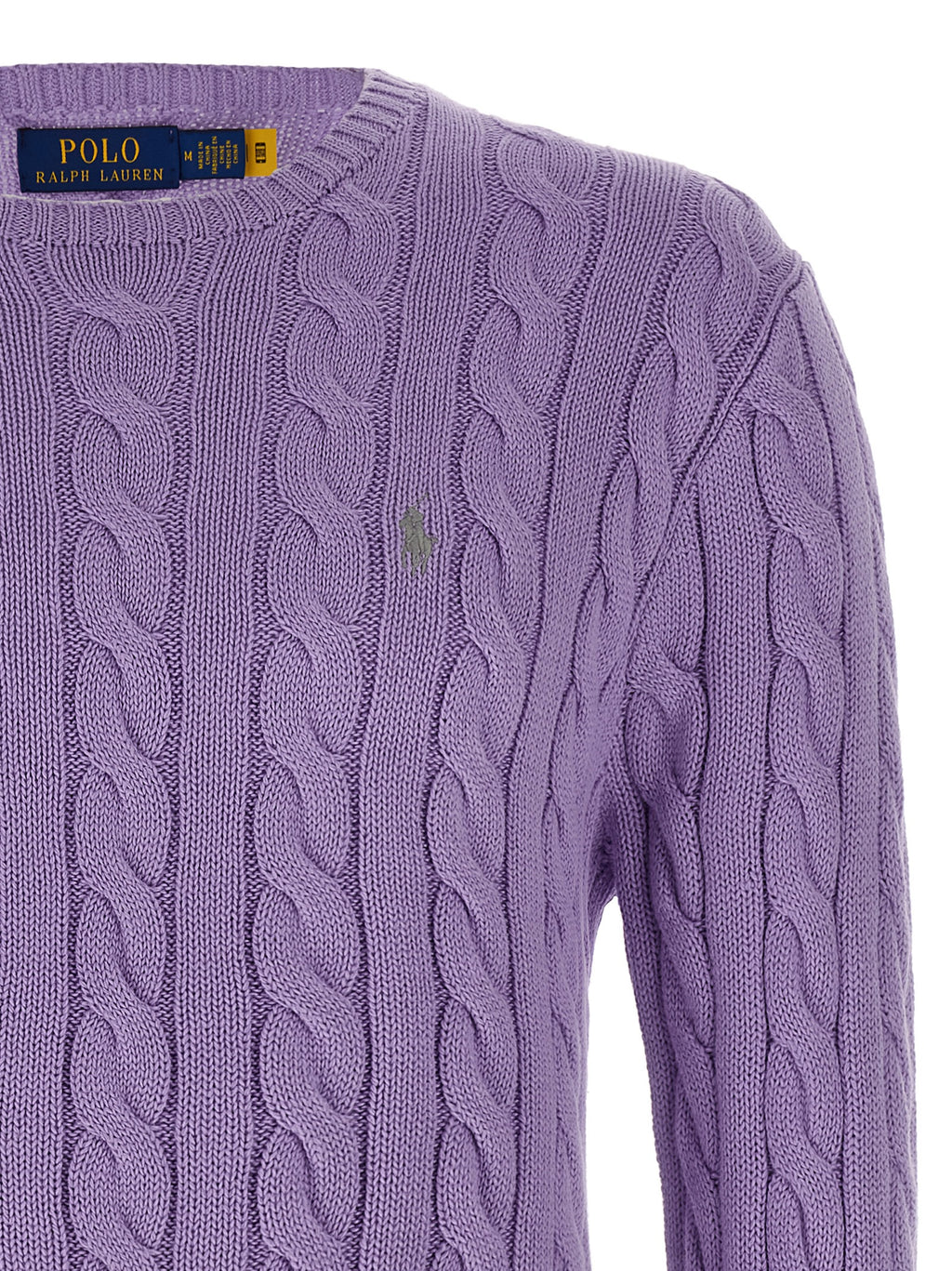 Cardigan en coton violet de Polo Ralph Lauren, avec col en V et boutons, porté sur un mannequin.