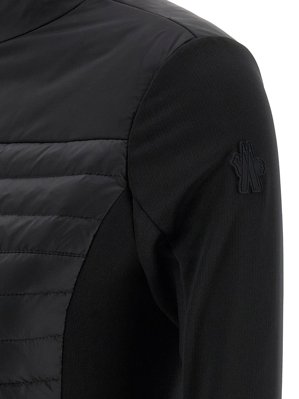 Cardigan noir en polyamide Moncler Grenoble avec fermeture à boutons, porté sur mannequin.