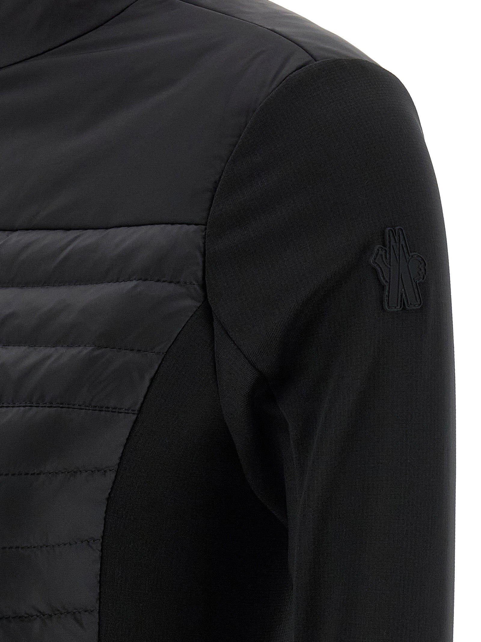 Cardigan noir en polyamide Moncler Grenoble avec fermeture à boutons, porté sur mannequin.
