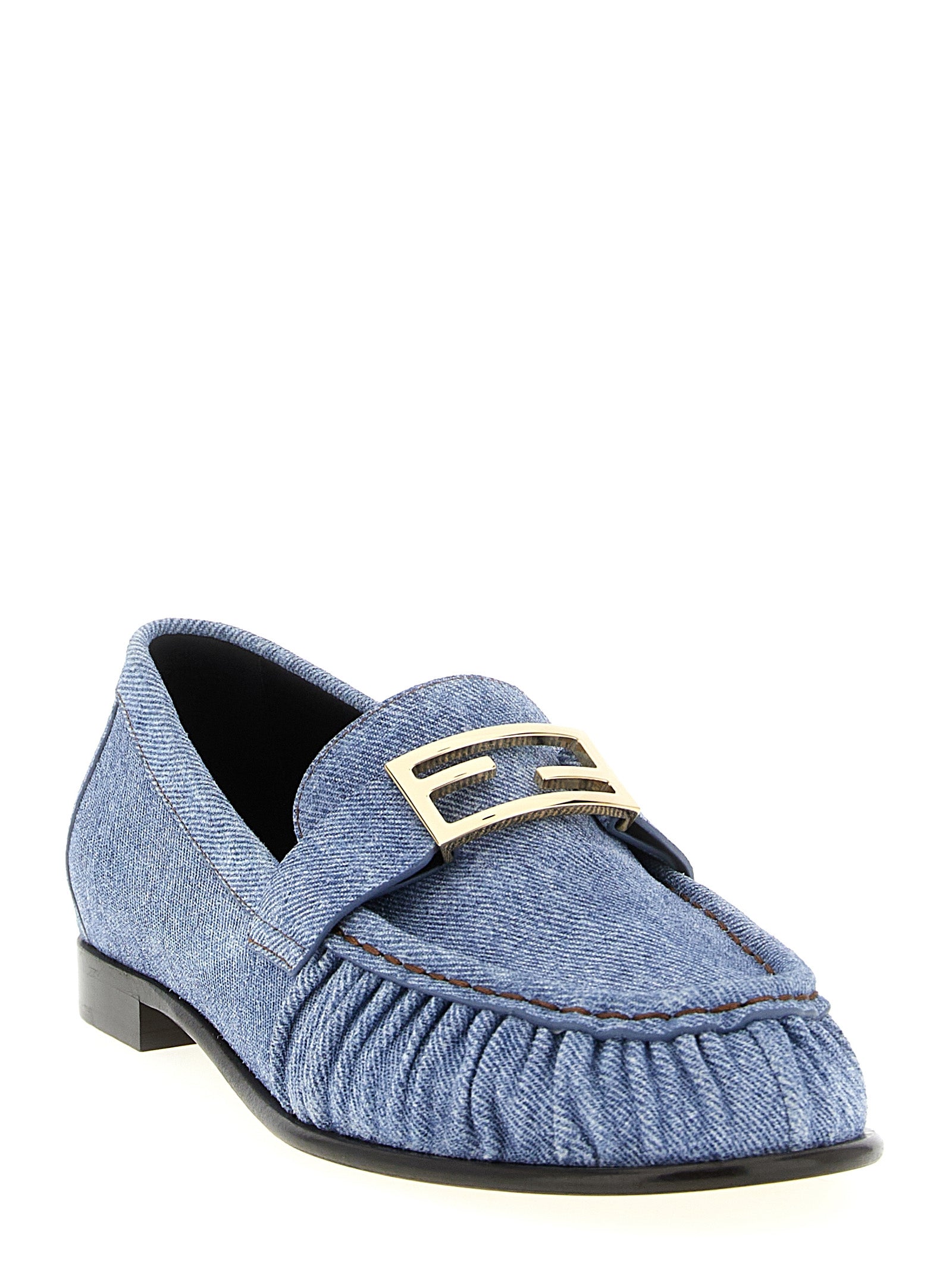 Mocassins Fendi en cuir de veau bleu pour homme, chaussons slip-on élégants et confortables avec logo Fendi visible.