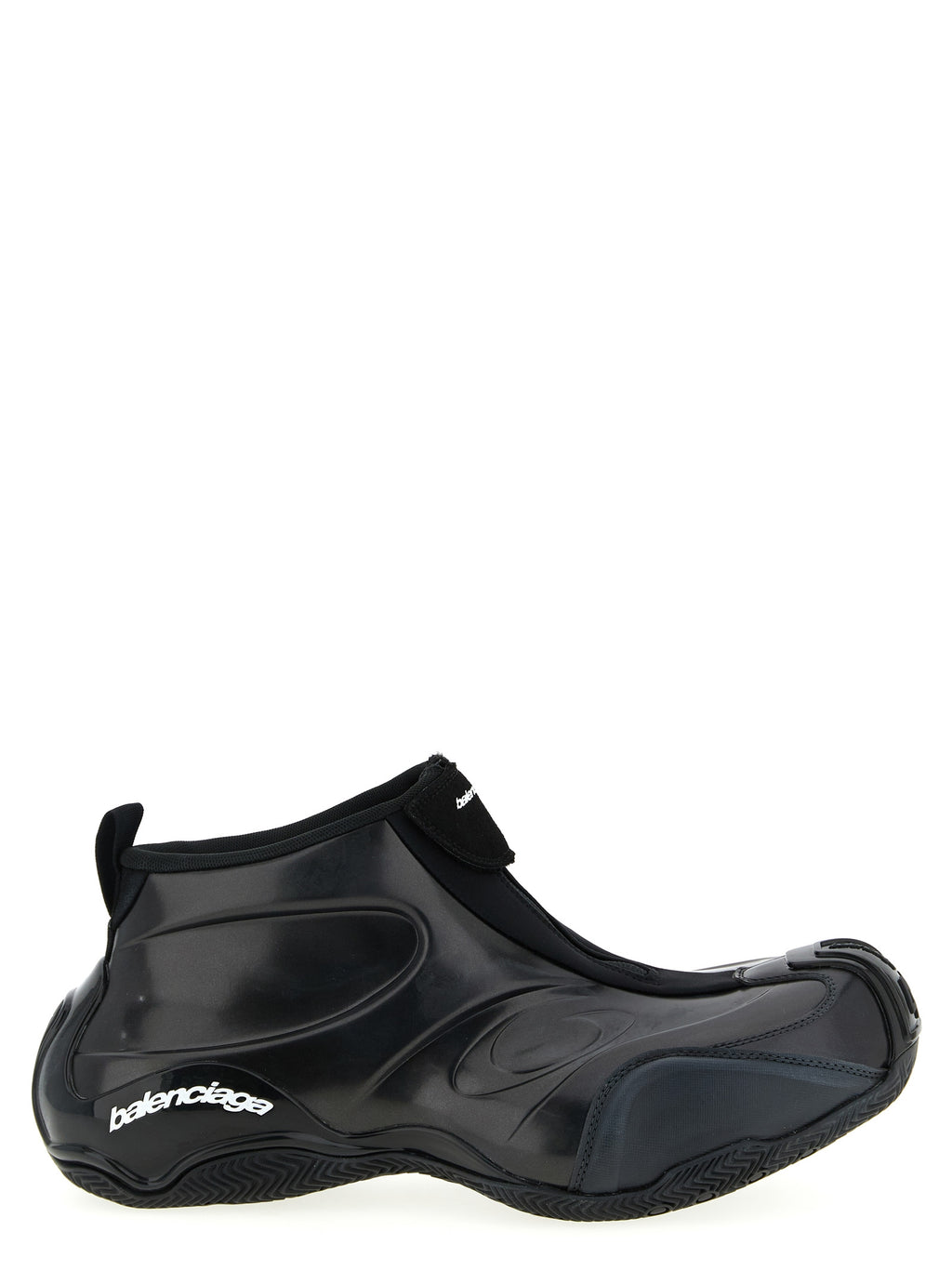 Chaussures de sport Balenciaga en polyester noir, baskets athlétiques modernes et confortables, visibles en gros plan.