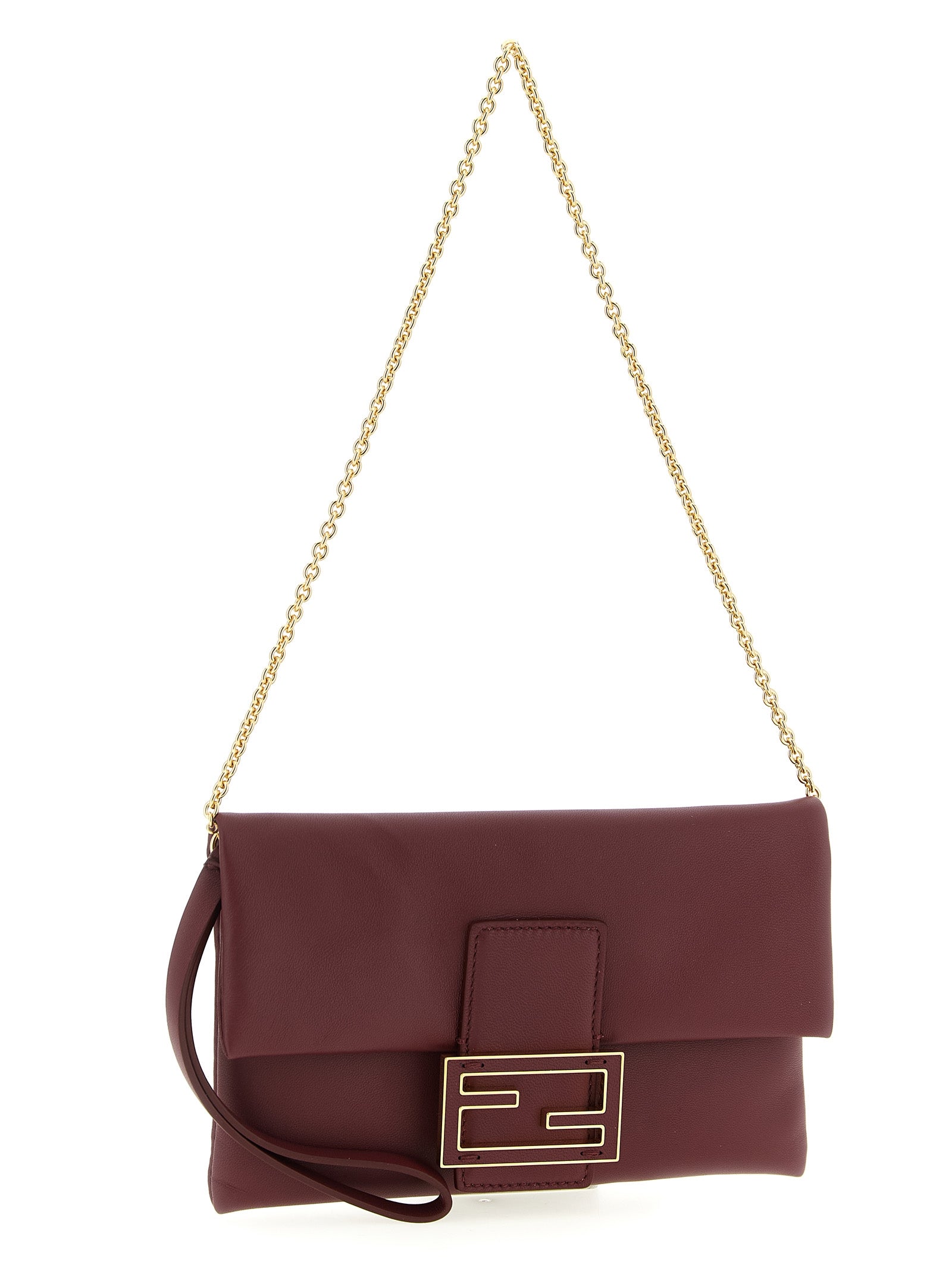 Sac clutch Fendi en cuir d’agneau bordeaux avec détails élégants, idéal pour une occasion spéciale.