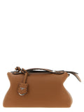 Sac à main Fendi en cuir de veau brun, élégant et sophistiqué, avec détails de finition raffinés.