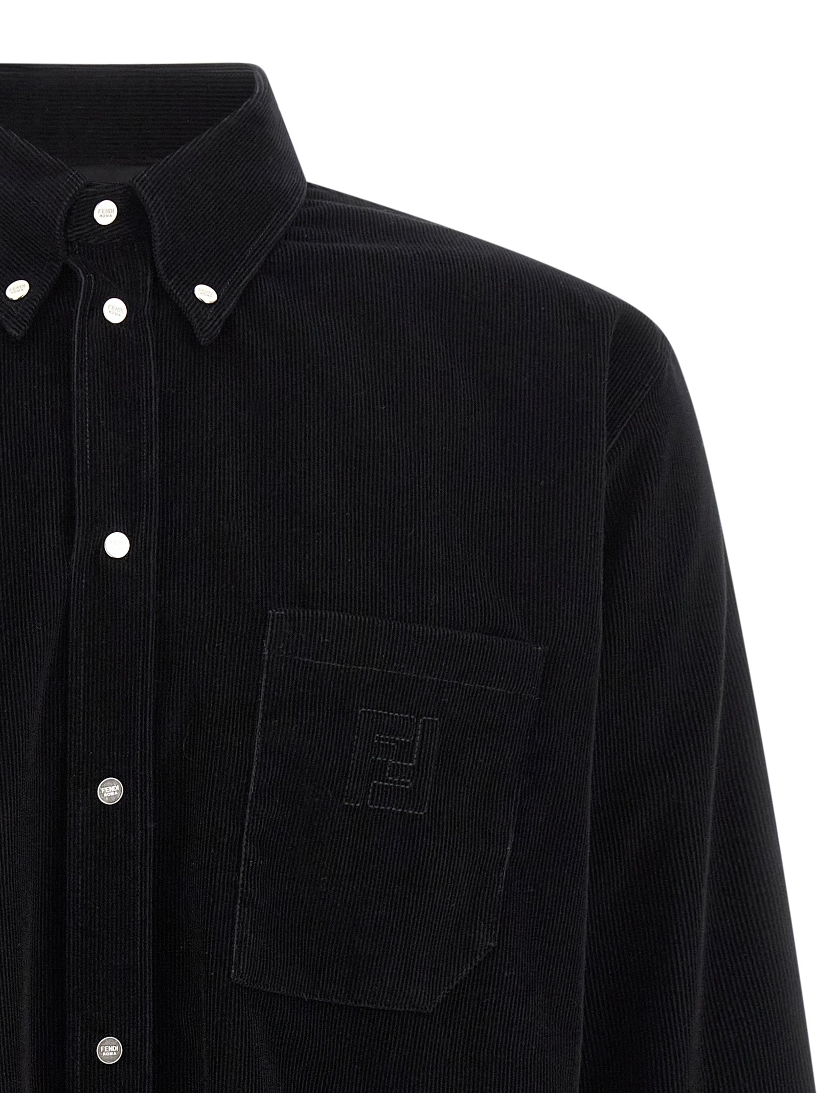 Chemise en coton noire Fendi, à manches longues et coupe élégante, visible en gros plan sur fond neutre.