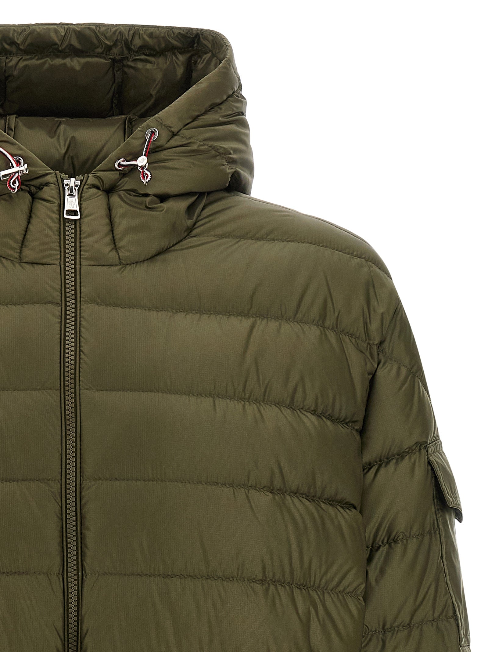 Veste parka en nylon bicolore Moncler avec capuche, fermeture zippée et poches latérales, pour un style élégant et chaud.