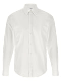 Chemisier blanc en coton de la marque Burberry, avec col classique et manches longues, porté sur un mannequin.